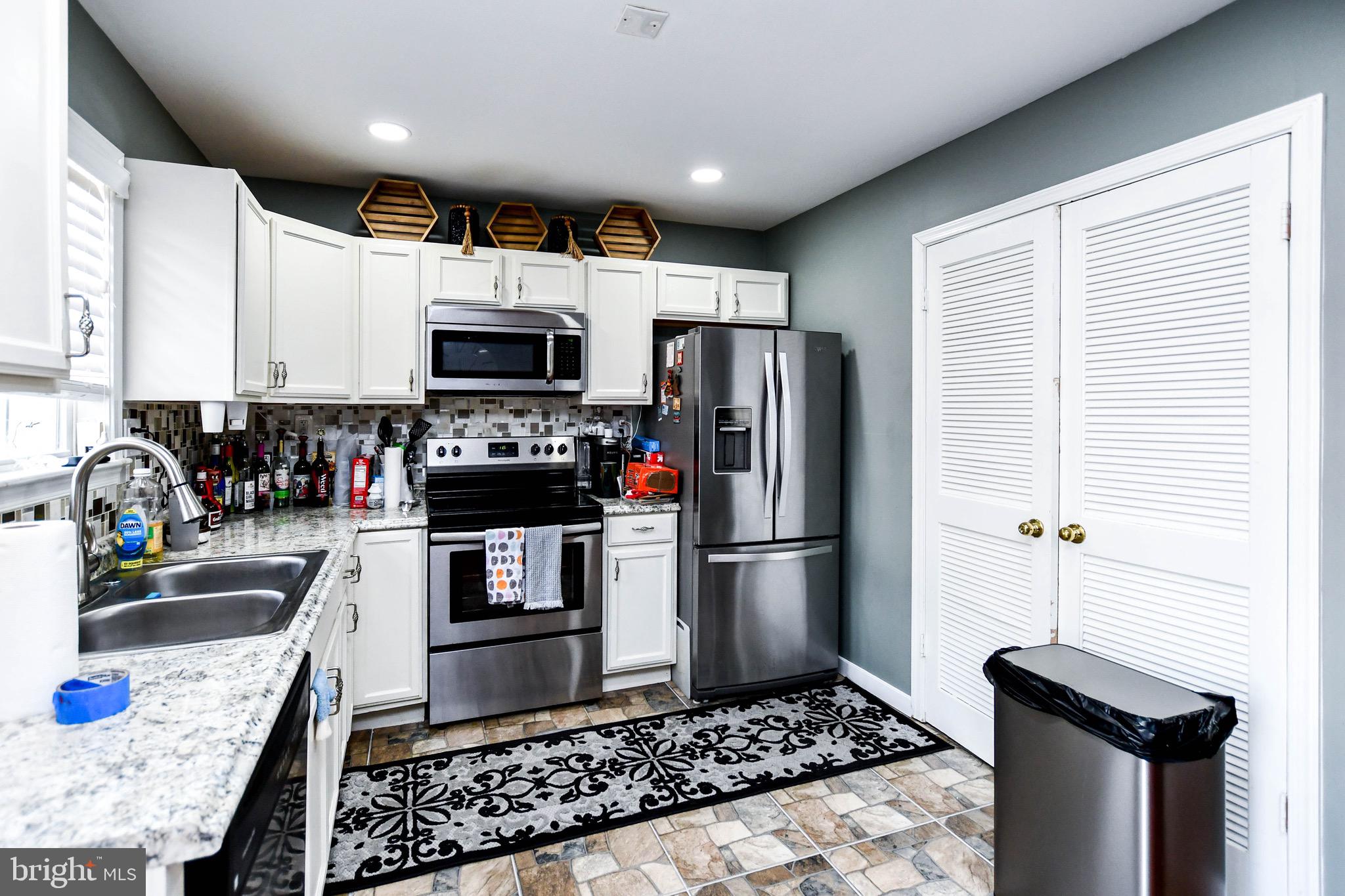 COLONY SQUARE - Residential