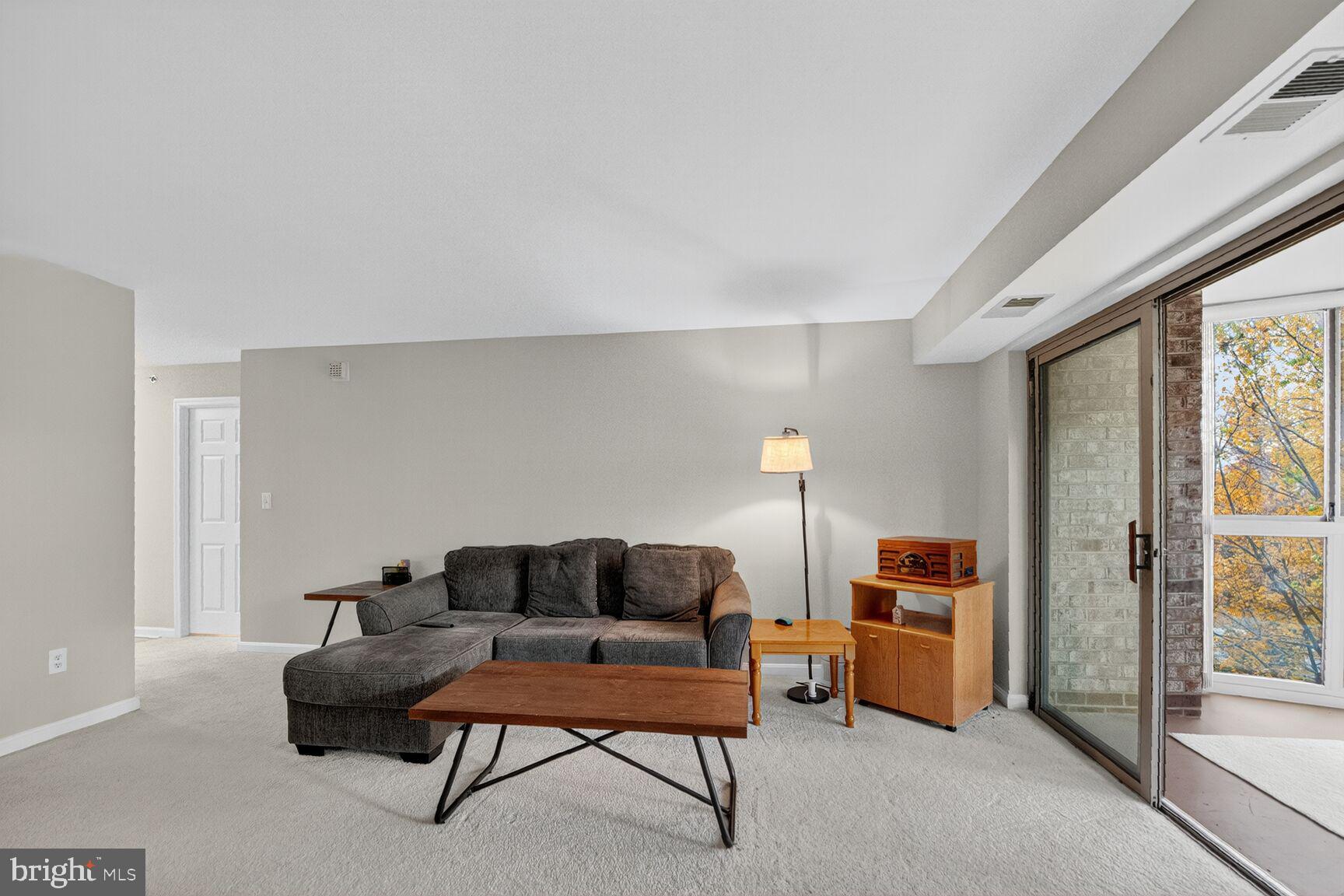 LANSDOWNE WOODS - Residential