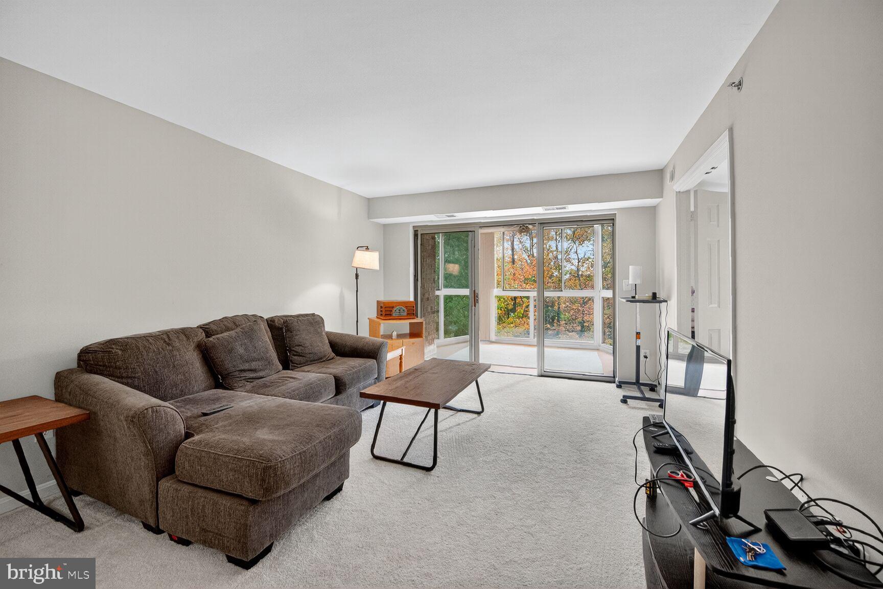 LANSDOWNE WOODS - Residential