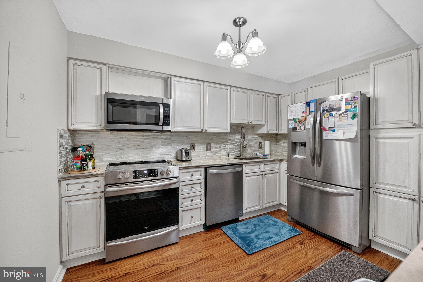 LANSDOWNE WOODS - Residential