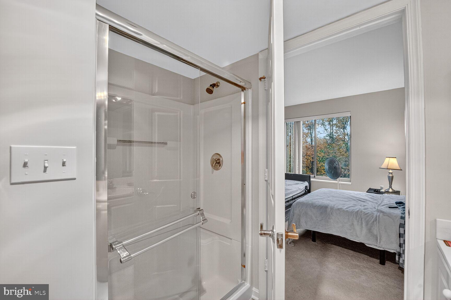 LANSDOWNE WOODS - Residential