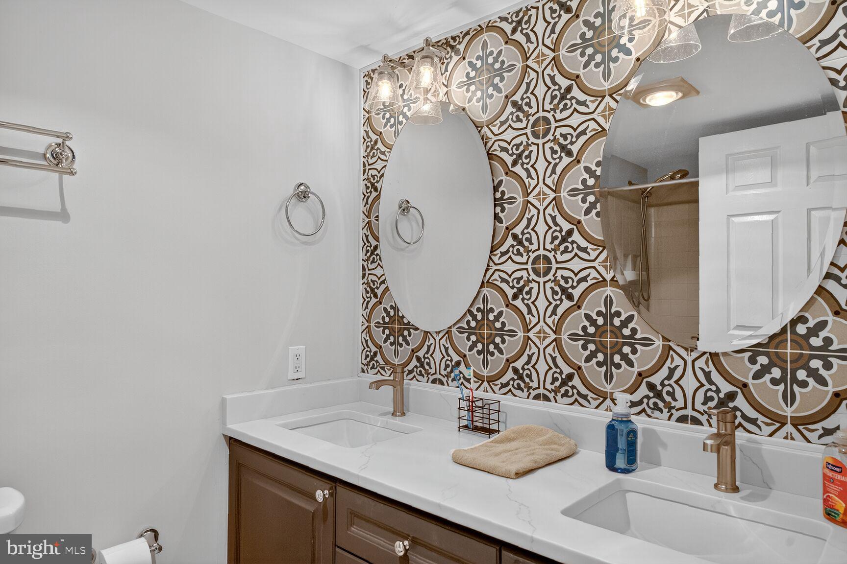 LANSDOWNE WOODS - Residential