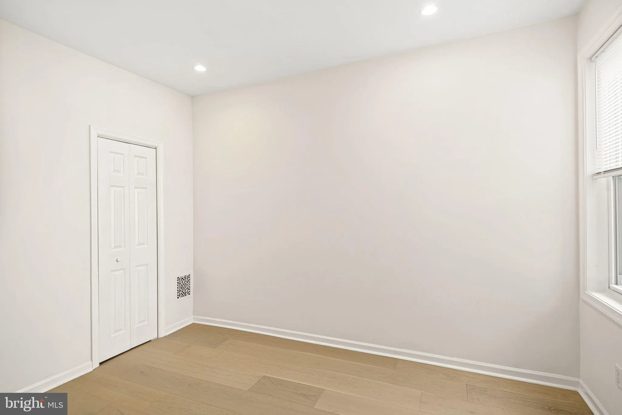 Philadelphia, Pennsylvania 19130, United States, 3 Bedrooms Bedrooms, ,2 BathroomsBathrooms,Residential,Contingent,86400