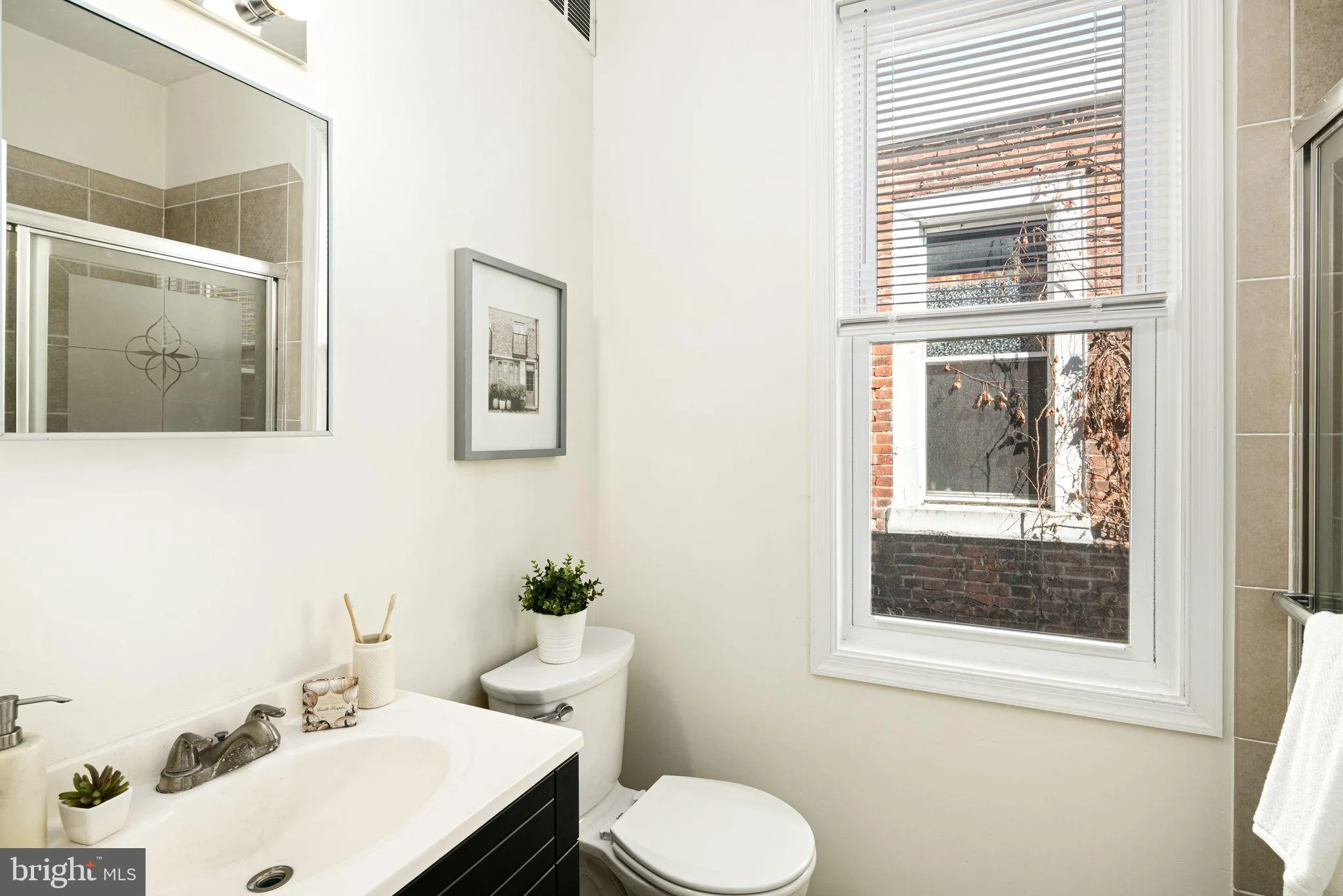 Philadelphia, Pennsylvania 19130, United States, 3 Bedrooms Bedrooms, ,2 BathroomsBathrooms,Residential,Contingent,86400