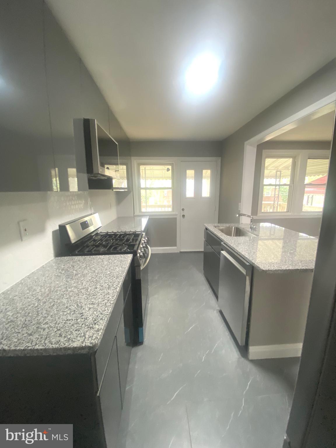 EDNOR GARDENS - LAKESIDE - Residential Lease