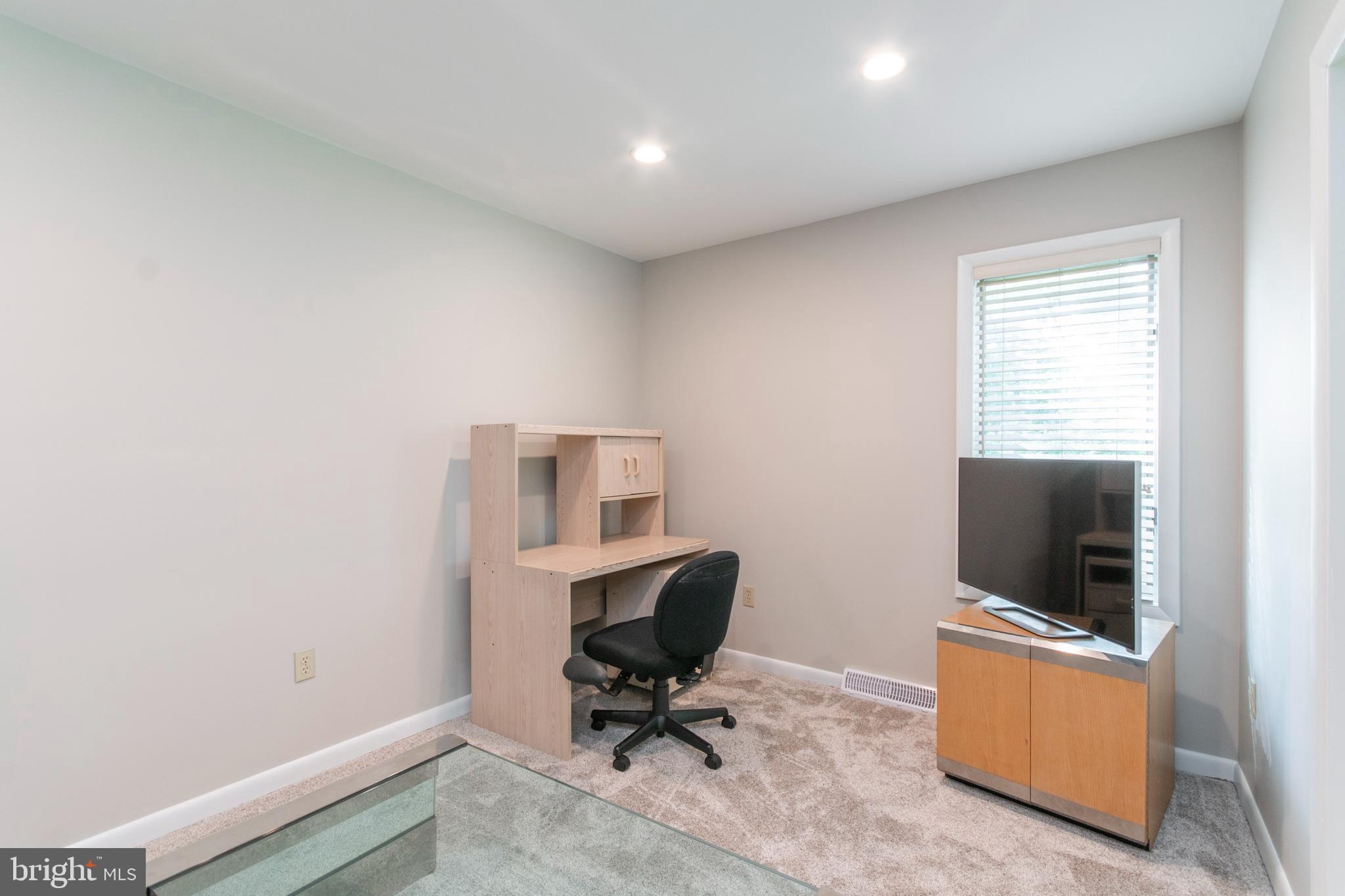 CREEKSIDE AT BLUE BELL - Residential