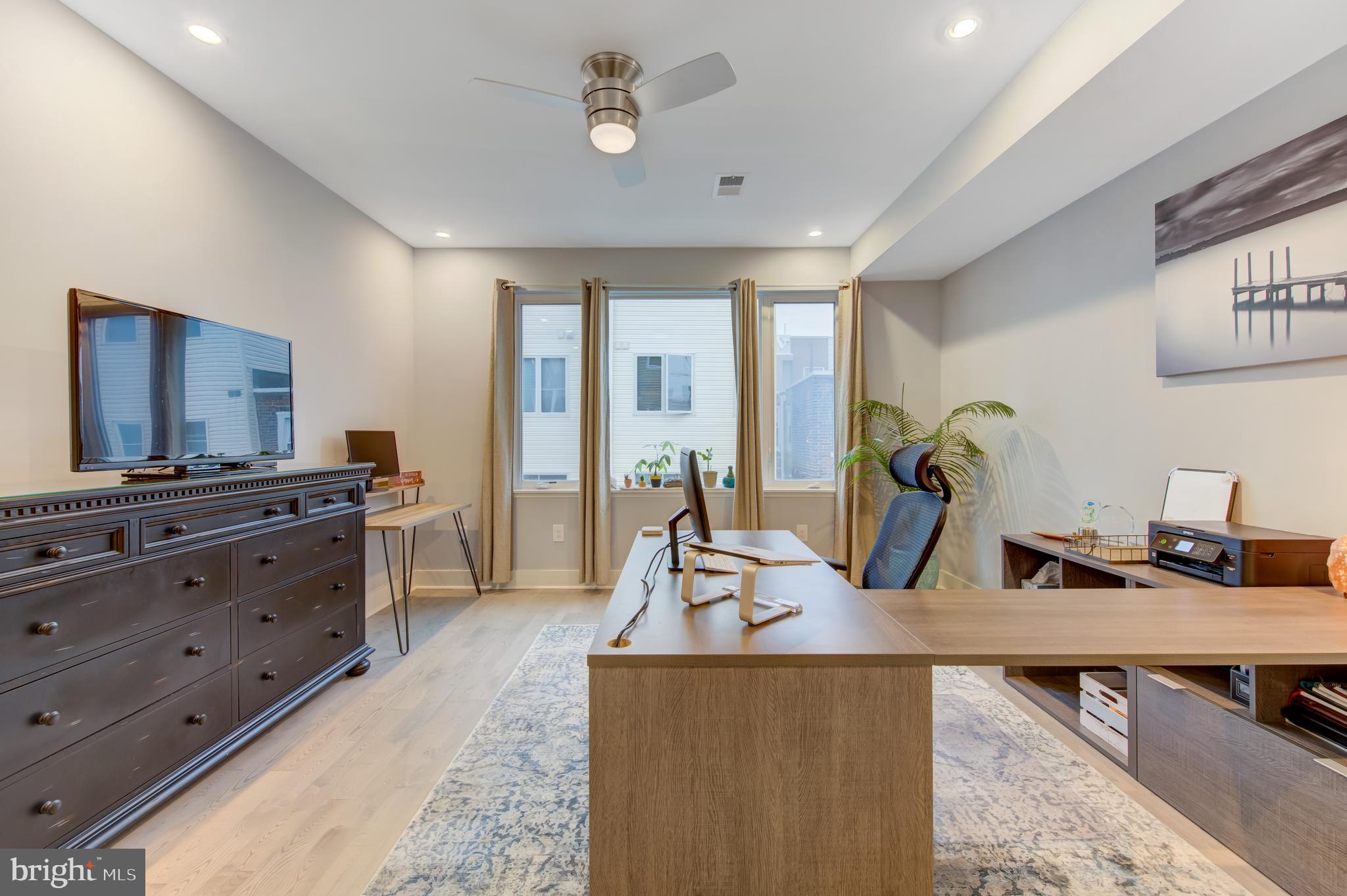 POINT BREEZE - Residential