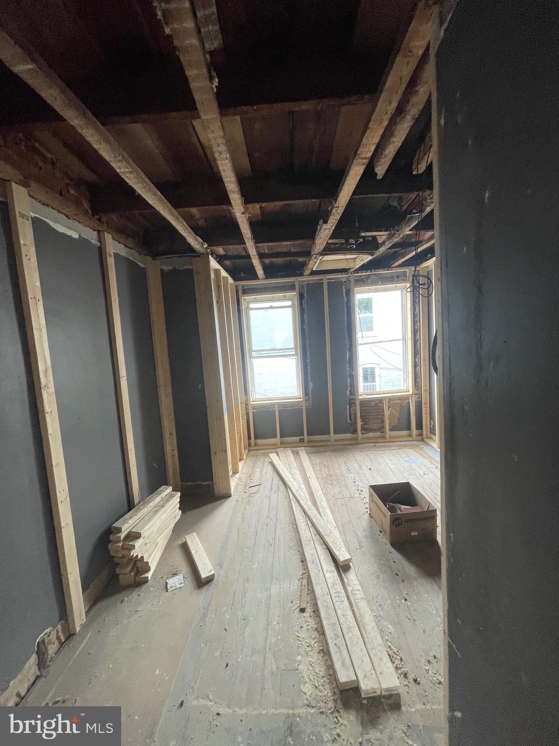 ELWOOD PARK - Residential