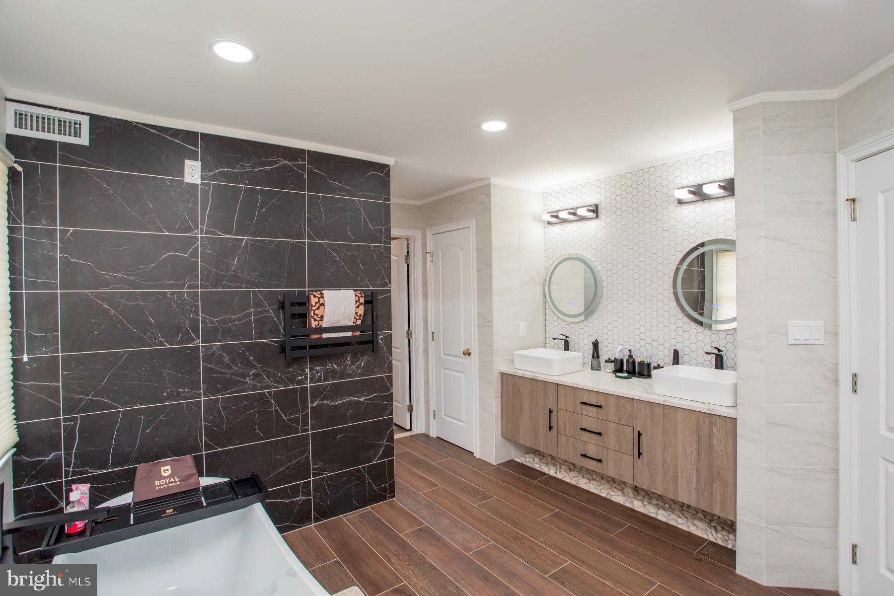 NORTHAMPTON HUNT - Residential