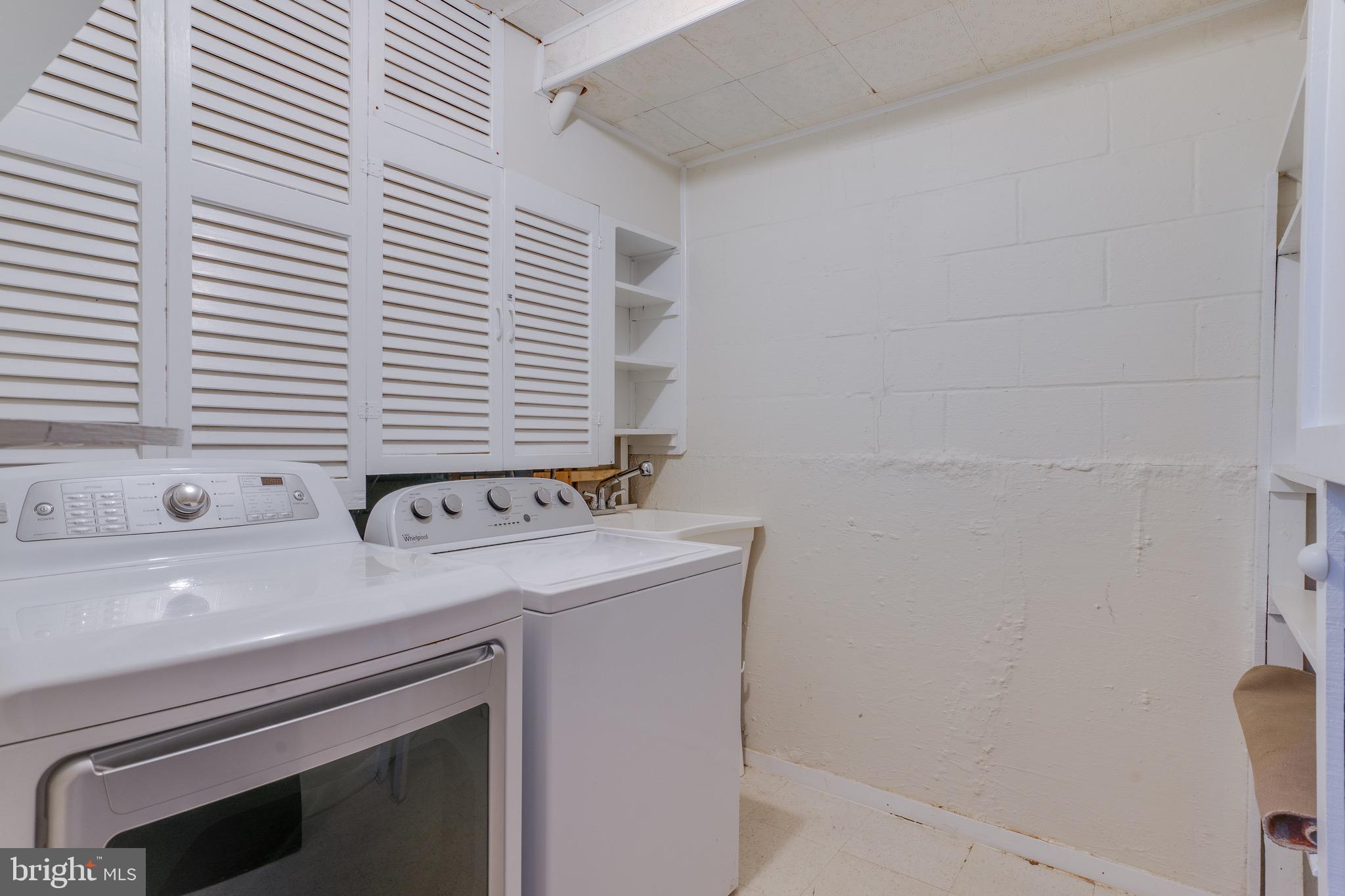 CHALET WOODS - Residential Lease