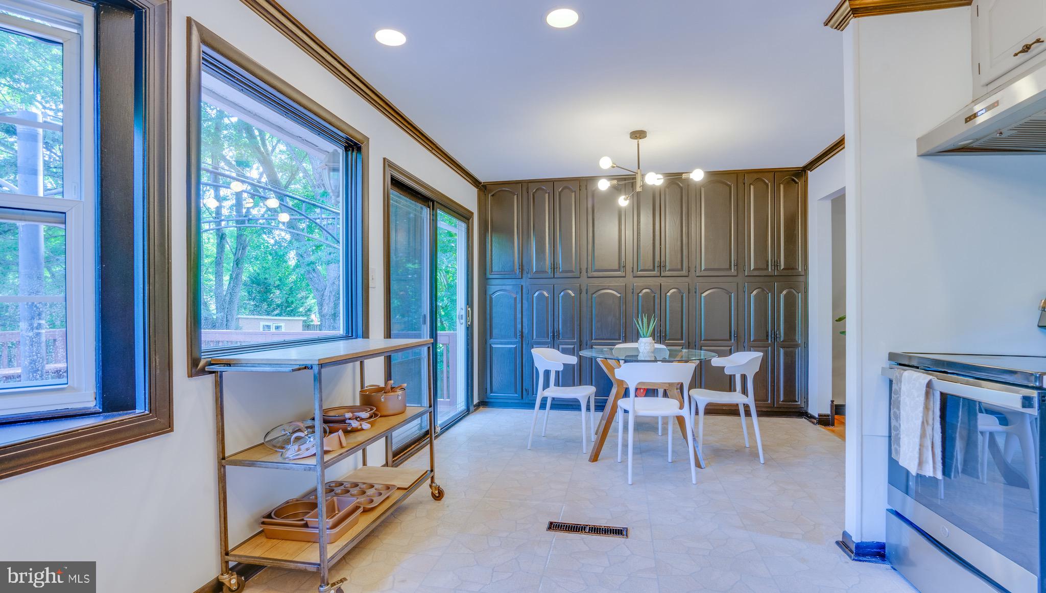 CHALET WOODS - Residential Lease