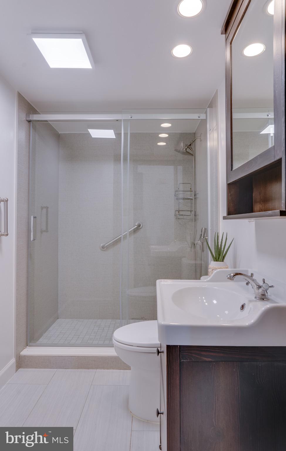 CHALET WOODS - Residential Lease