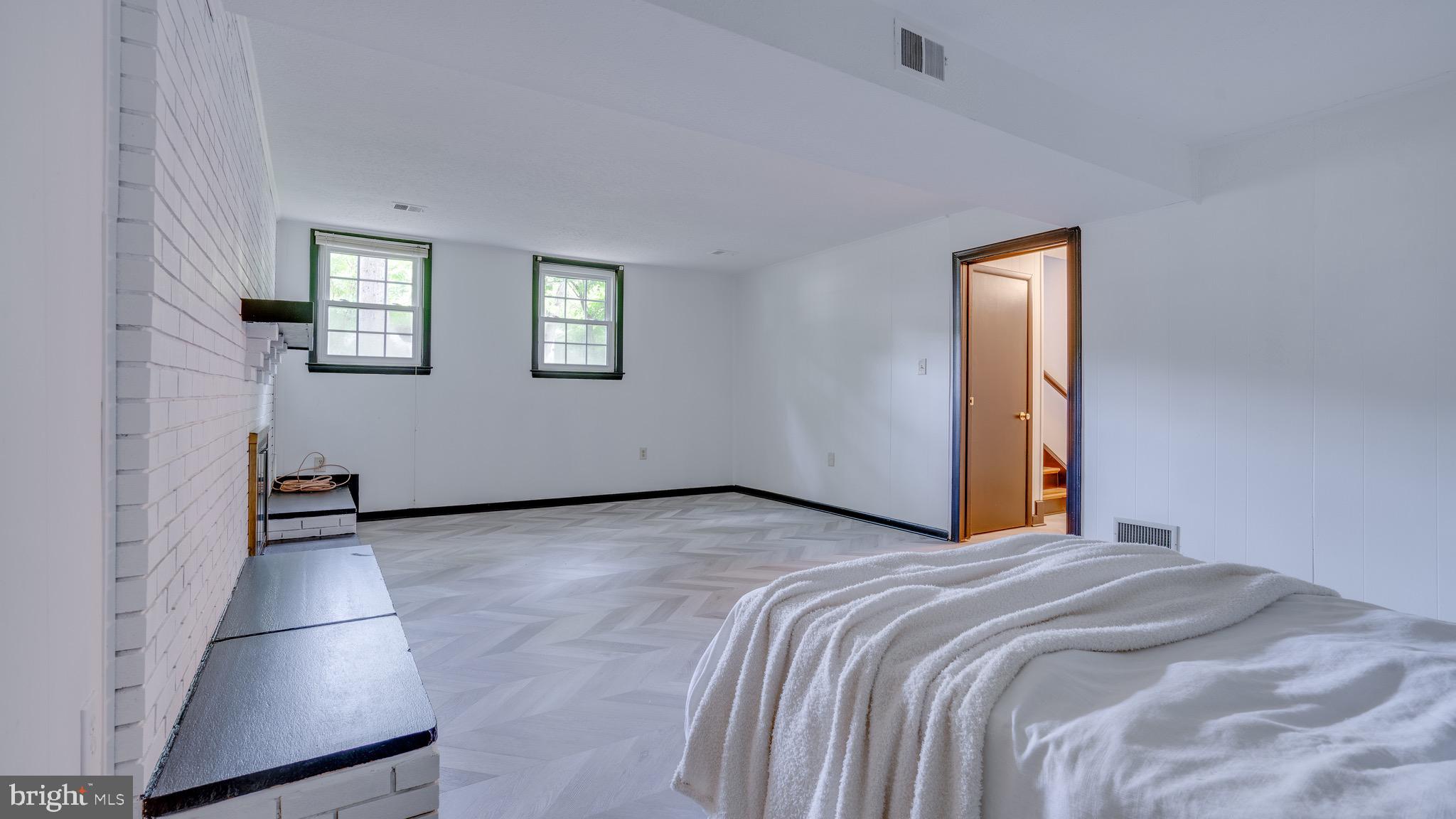 CHALET WOODS - Residential Lease