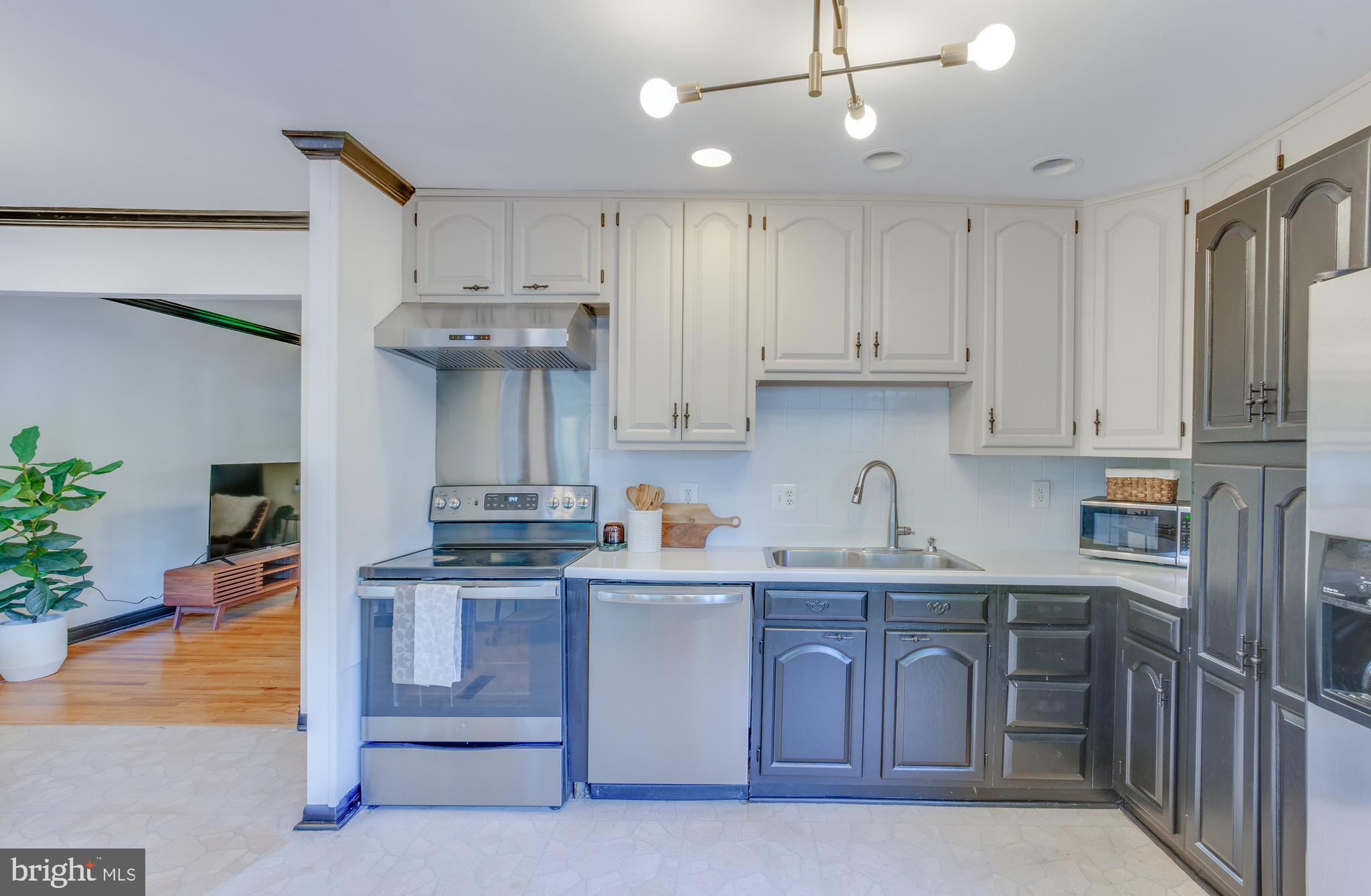 CHALET WOODS - Residential Lease