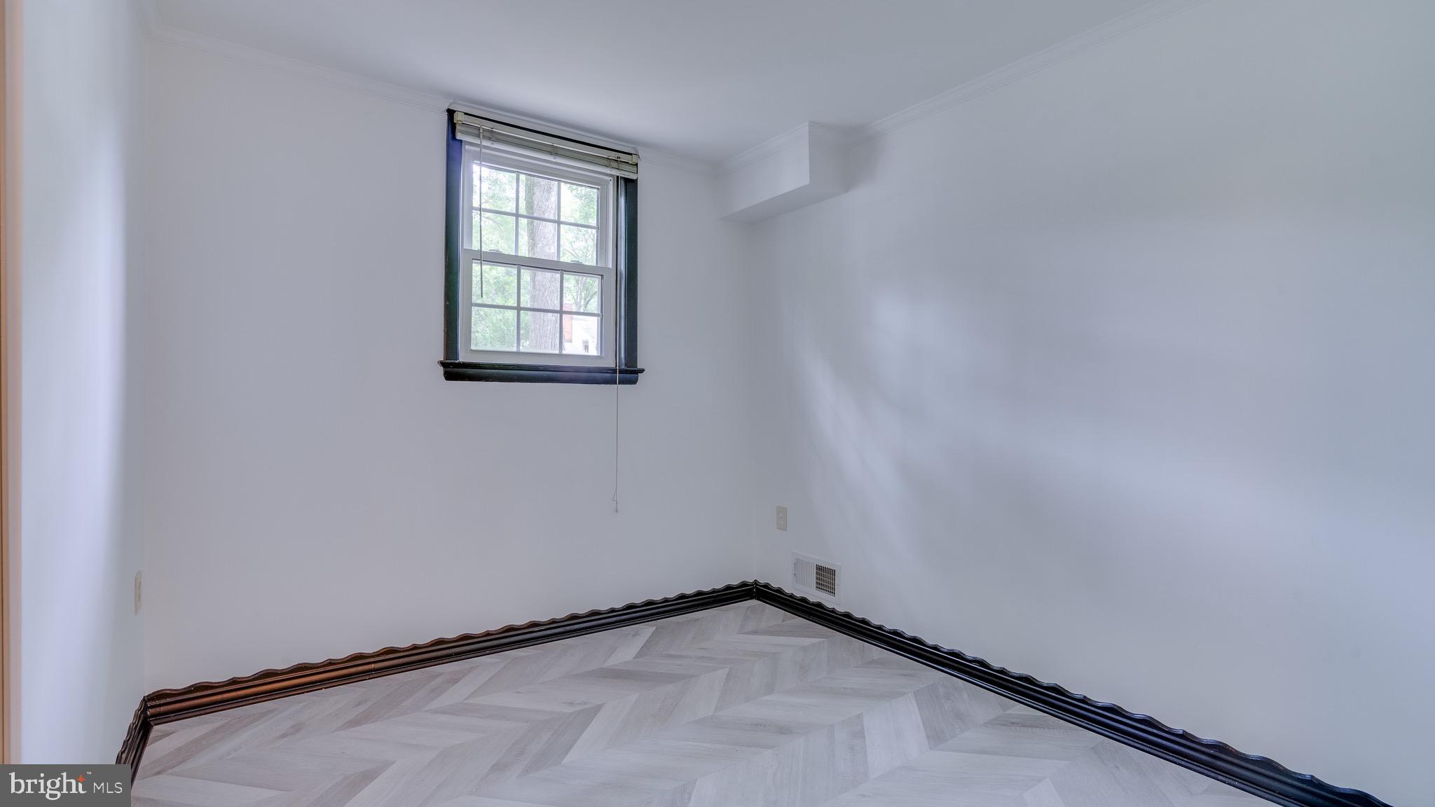 CHALET WOODS - Residential Lease