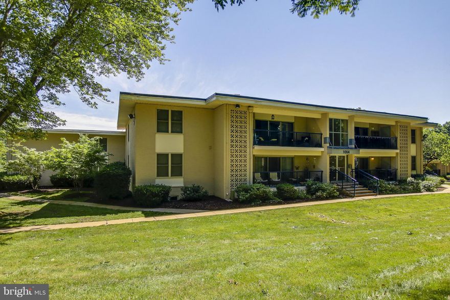 Beautiful, bright and open 2 large Bedroom unit just a block from the water. Upgraded kitchen with granite counters, stainless steel appliances and huge kitchen island overlooking the large 19x6 Balcony.  Enjoy unparalleled community amenities, Pool, Club House, Boat Ramp, Pier, and gated waterfront lawn and picnic area.  Secure Storage area and one assigned parking space also included.