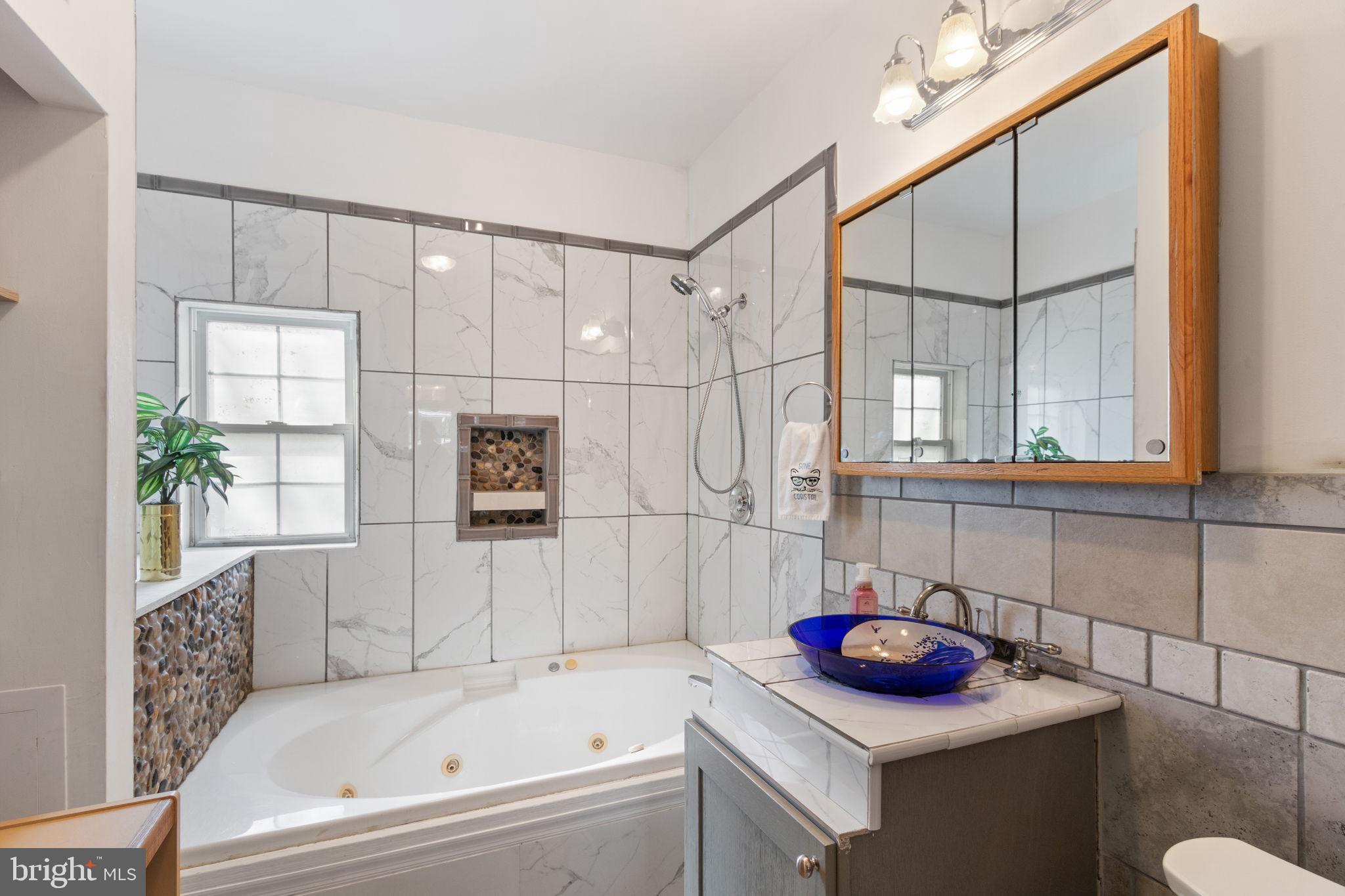 COLONIAL BEACH - Residential