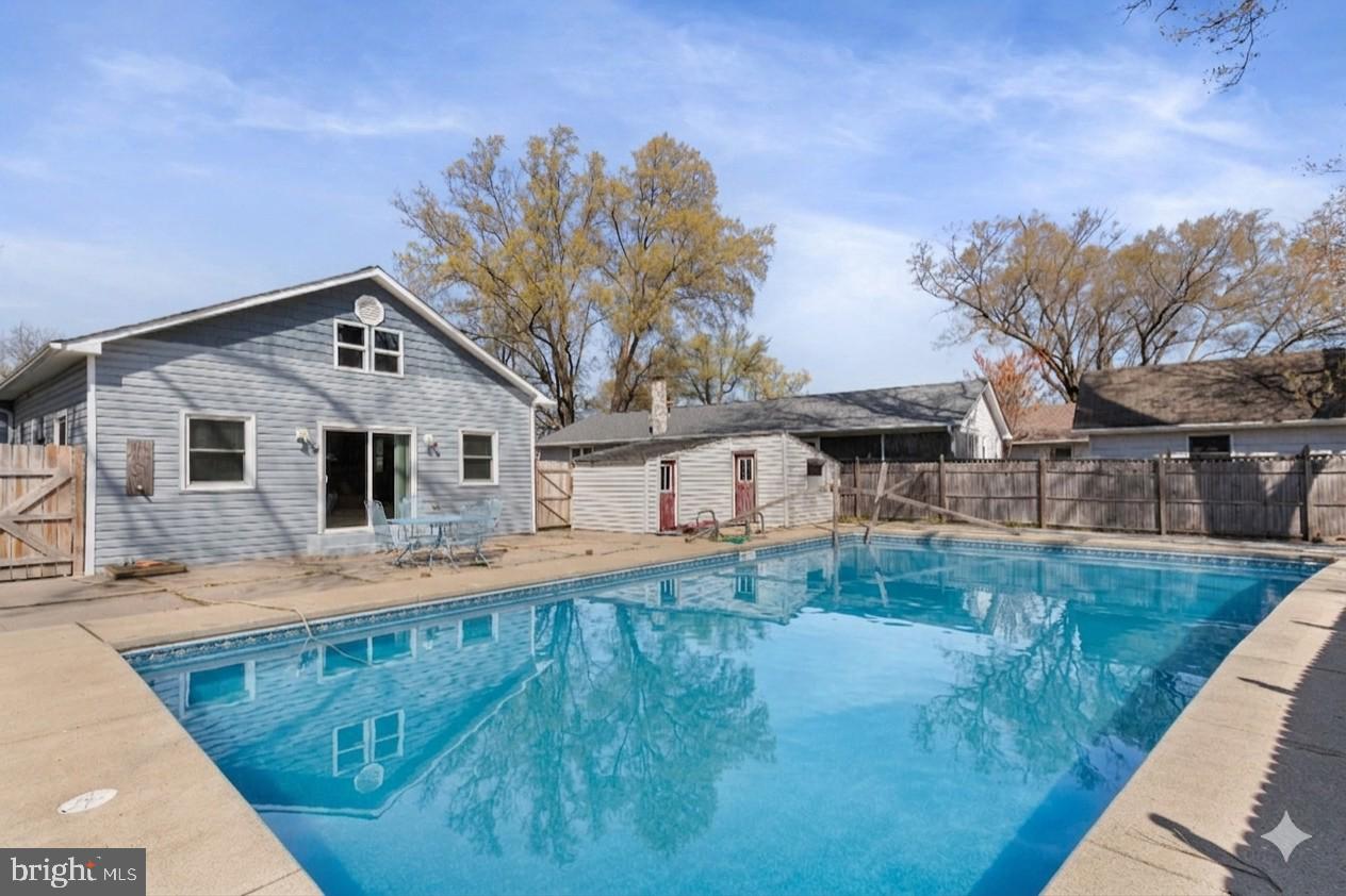 COLONIAL BEACH - Residential