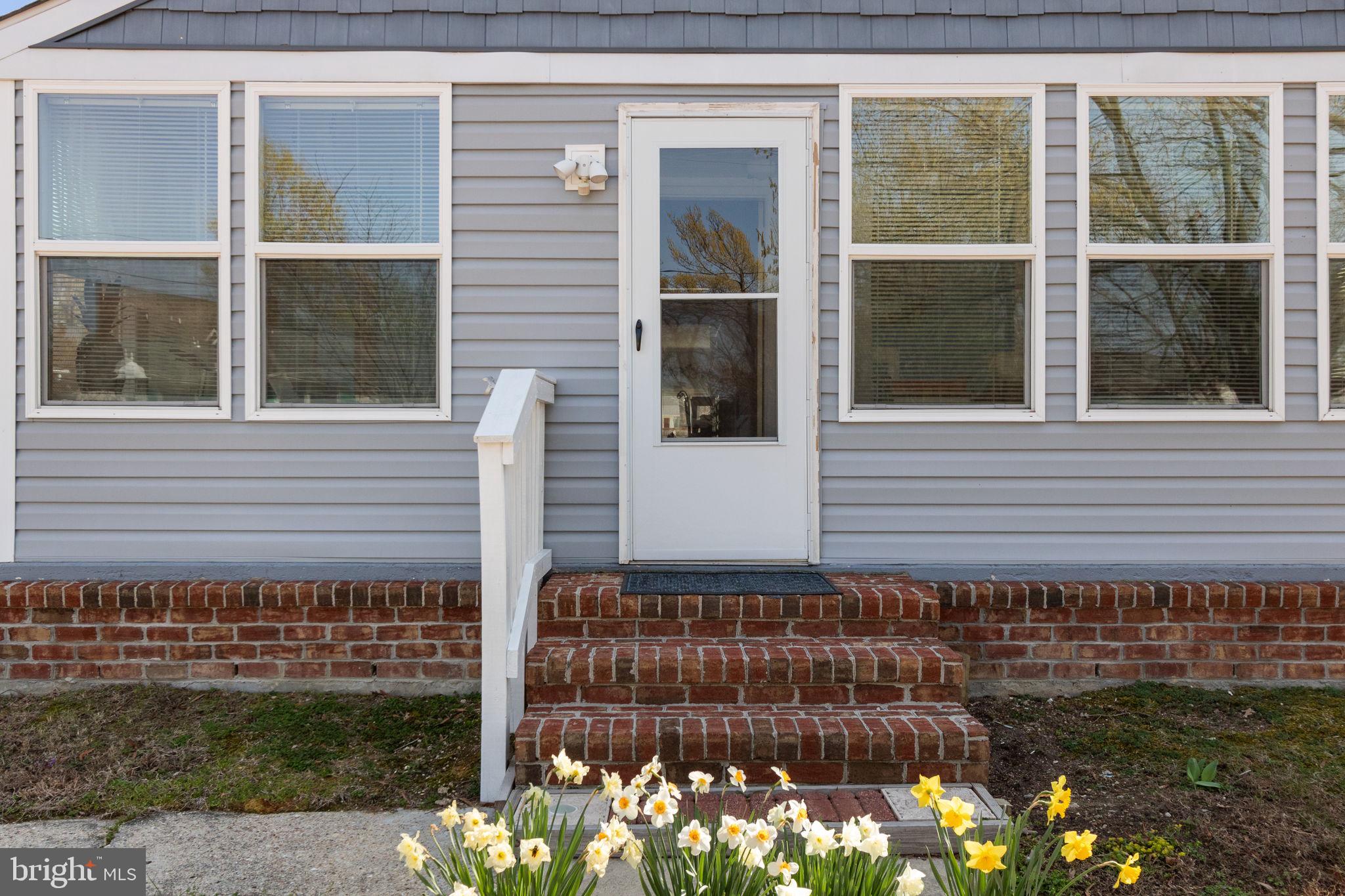 1216 MARSHALL AVENUE