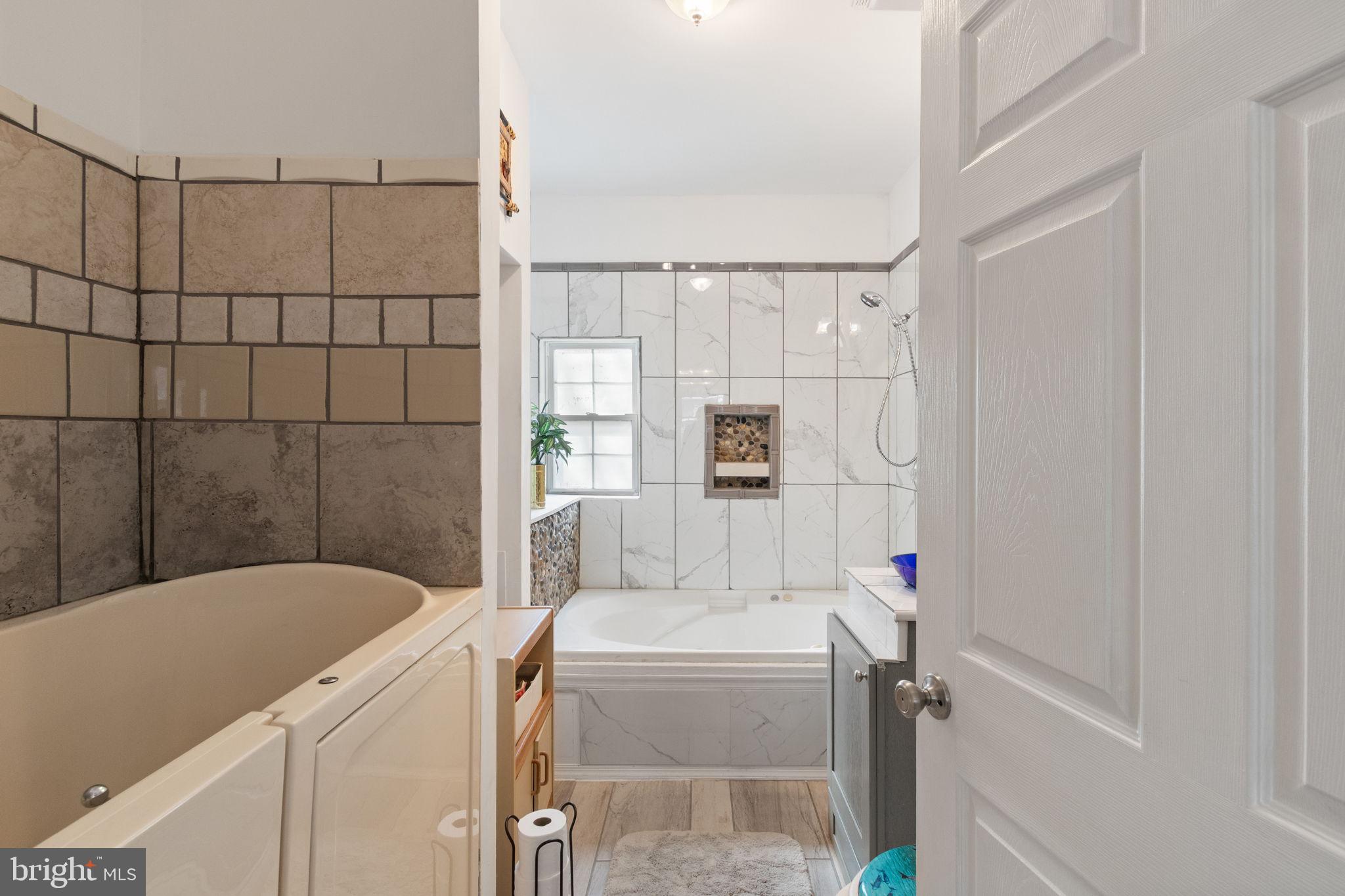 COLONIAL BEACH - Residential