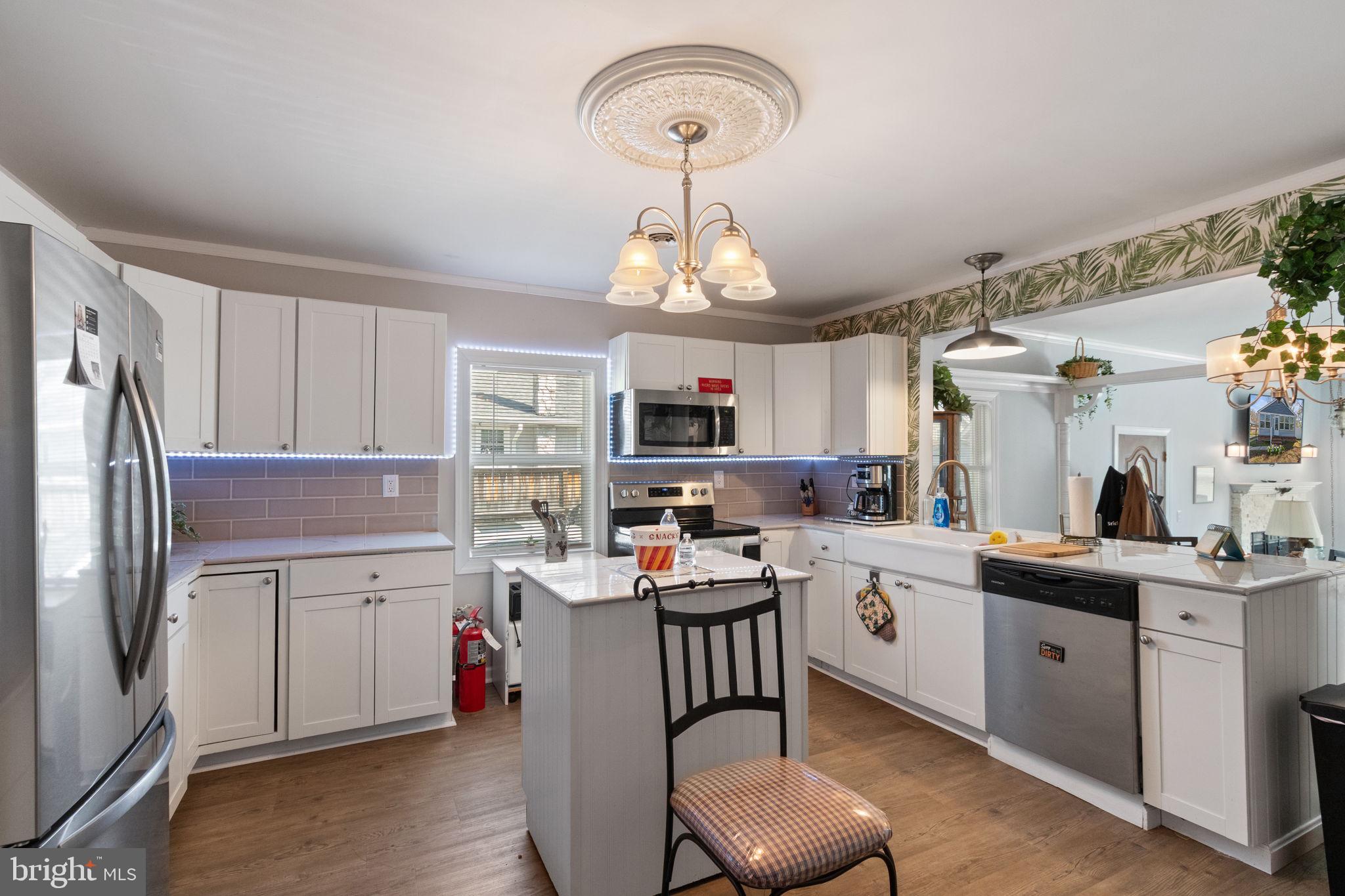 COLONIAL BEACH - Residential