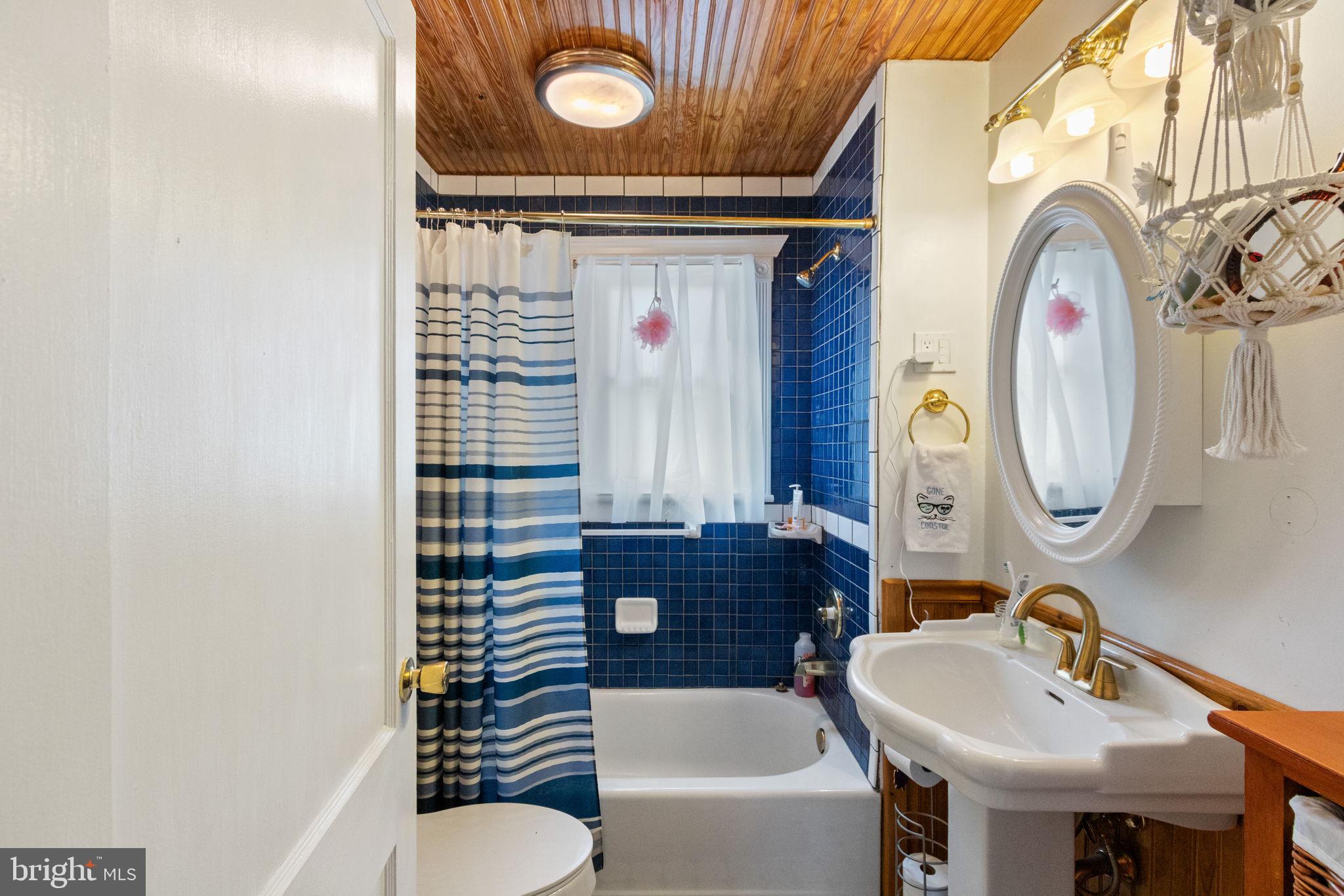 COLONIAL BEACH - Residential