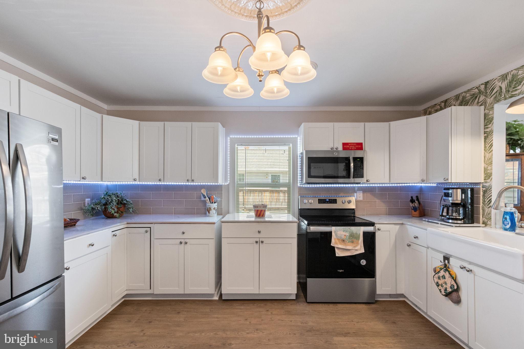 COLONIAL BEACH - Residential