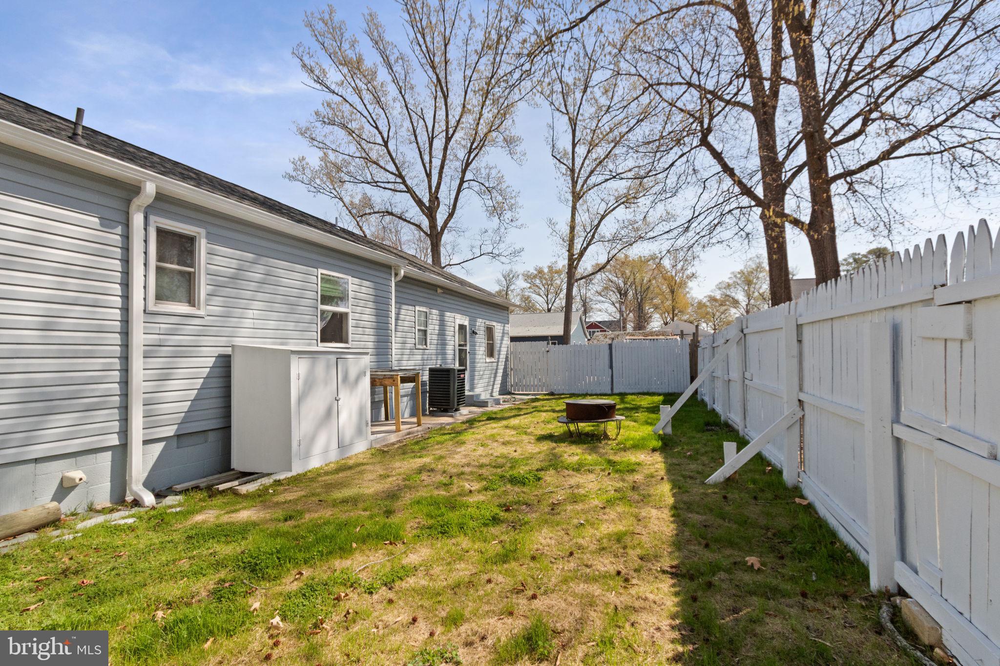 COLONIAL BEACH - Residential