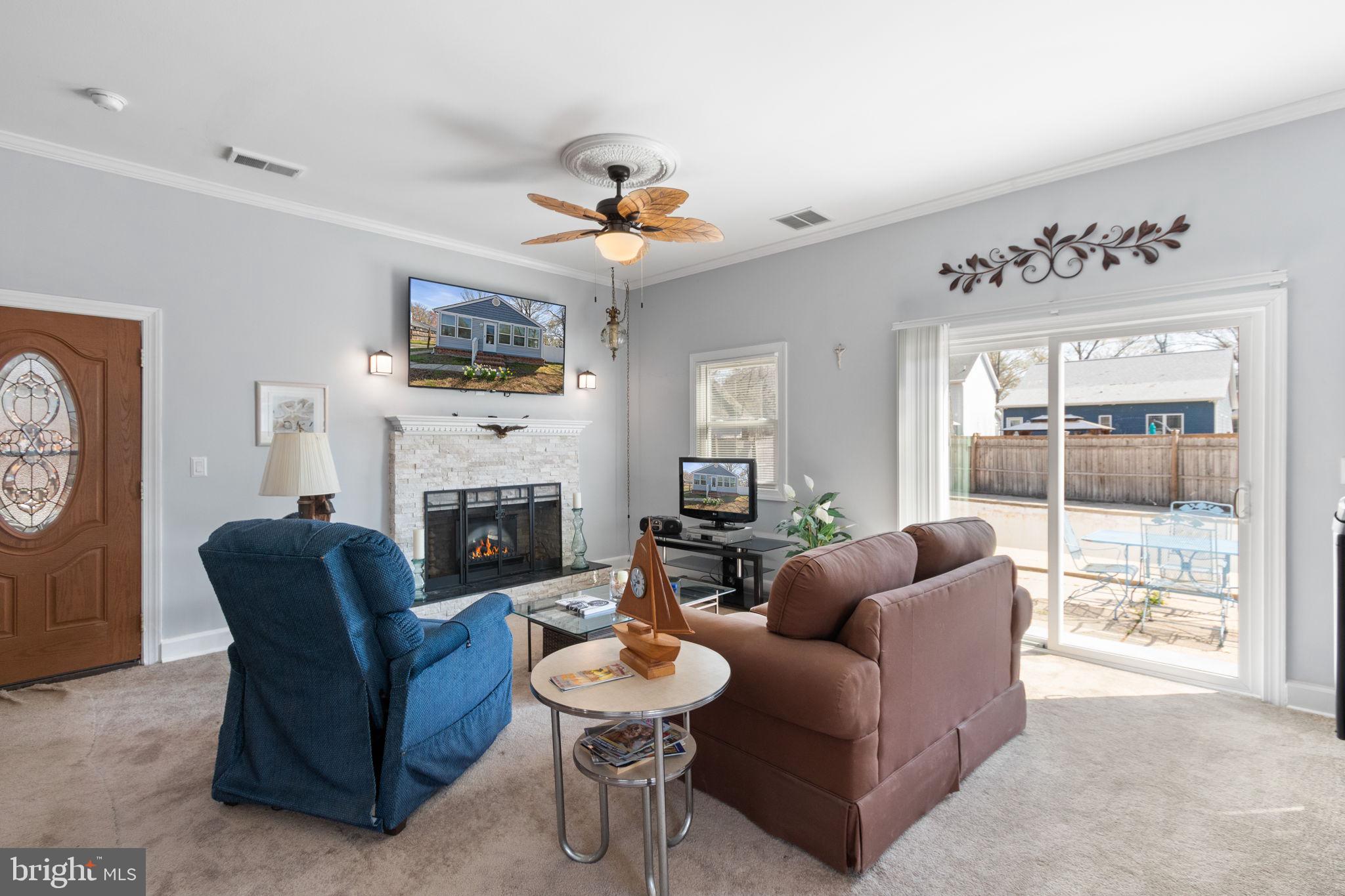 COLONIAL BEACH - Residential