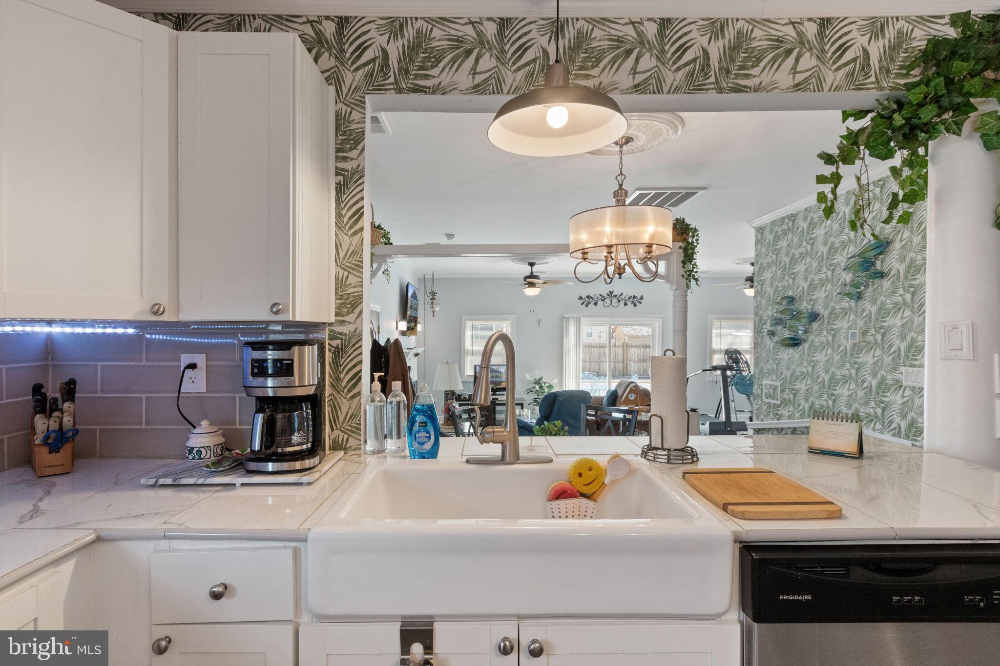 COLONIAL BEACH - Residential