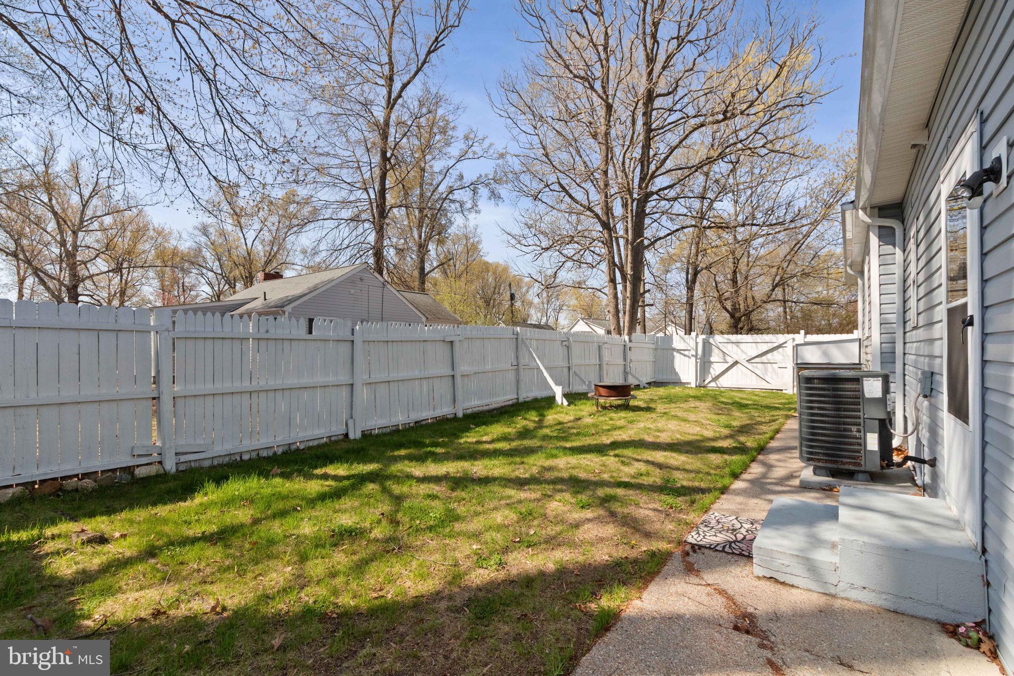 COLONIAL BEACH - Residential