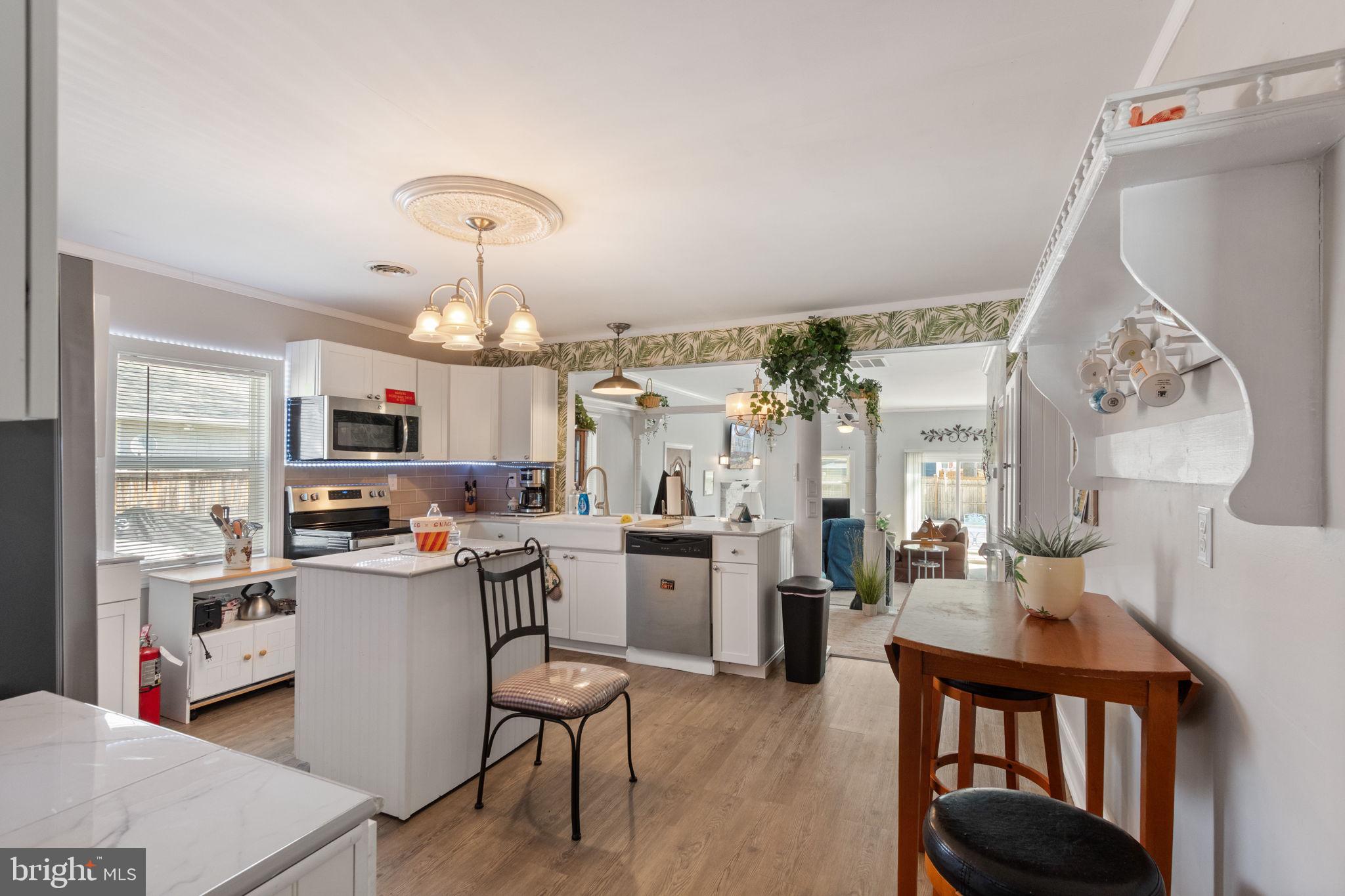 COLONIAL BEACH - Residential