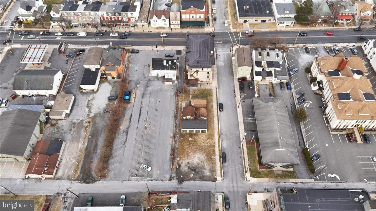 200 W LANCASTER AVENUE