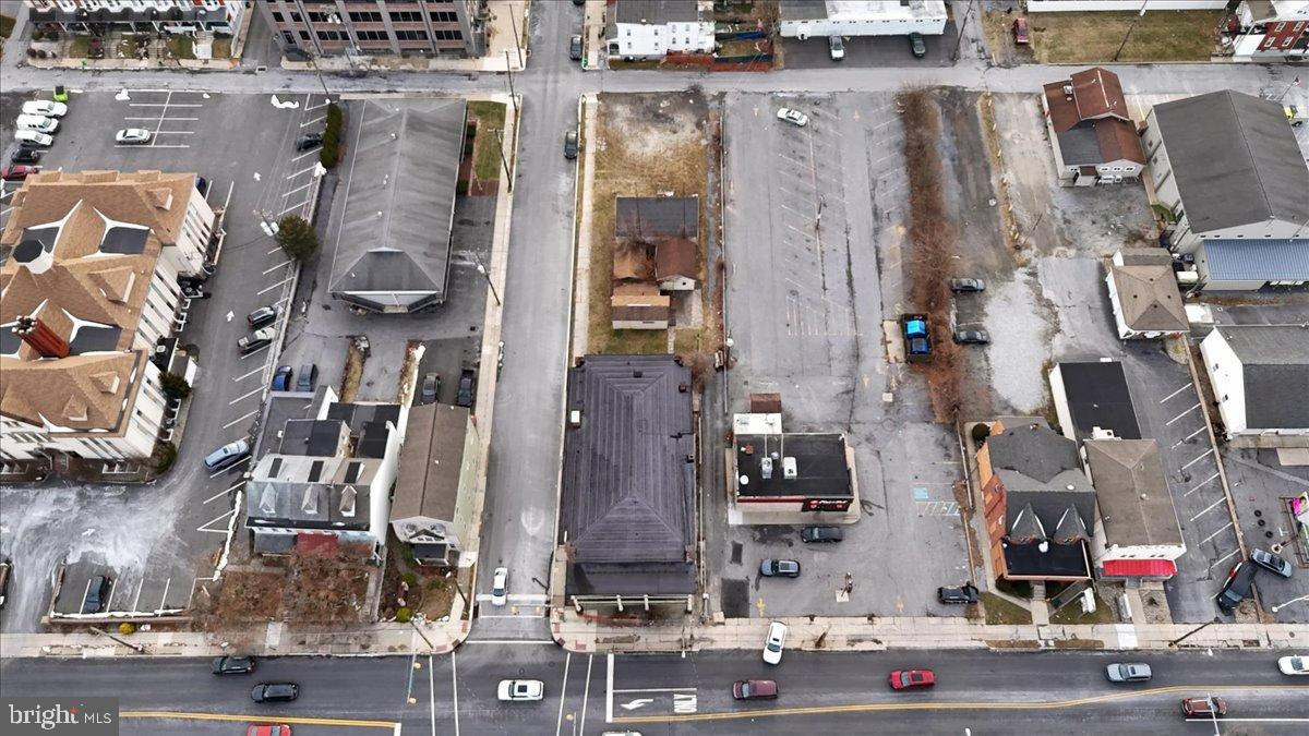 200 W LANCASTER AVENUE