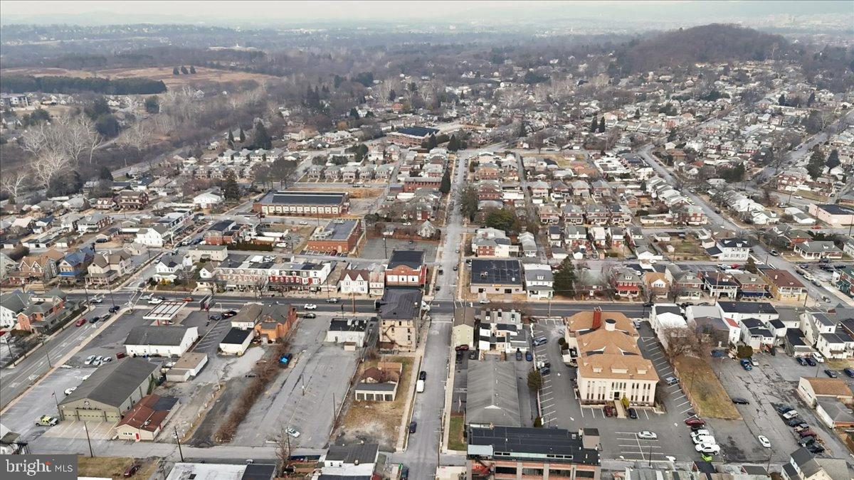 200 W LANCASTER AVENUE