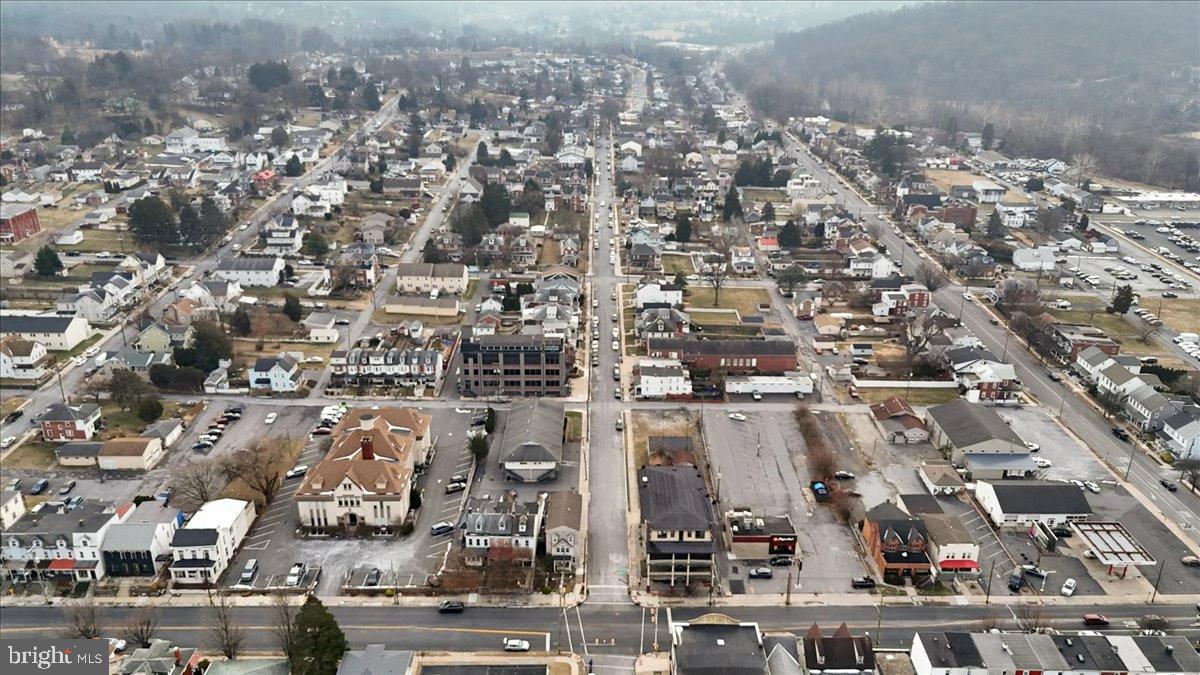 200 W LANCASTER AVENUE