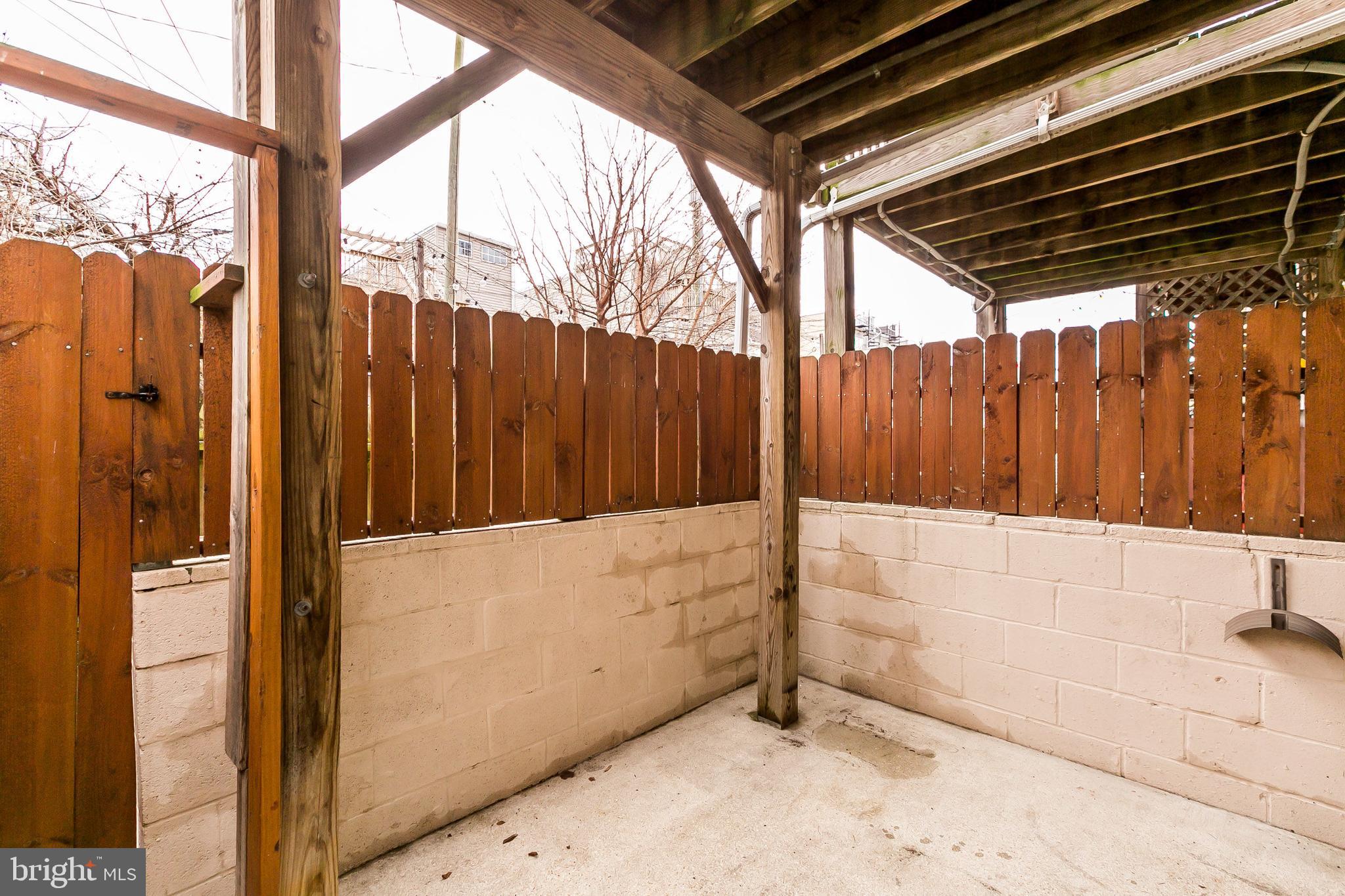 LOCUST POINT - Residential