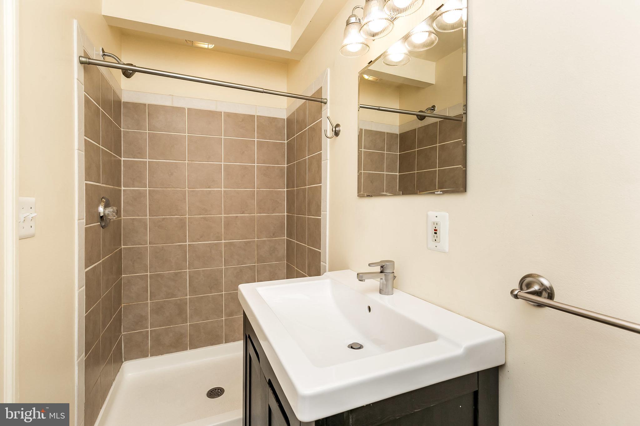 LOCUST POINT - Residential