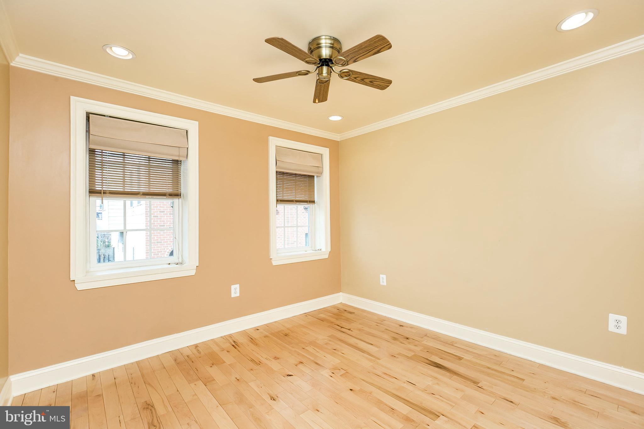 LOCUST POINT - Residential