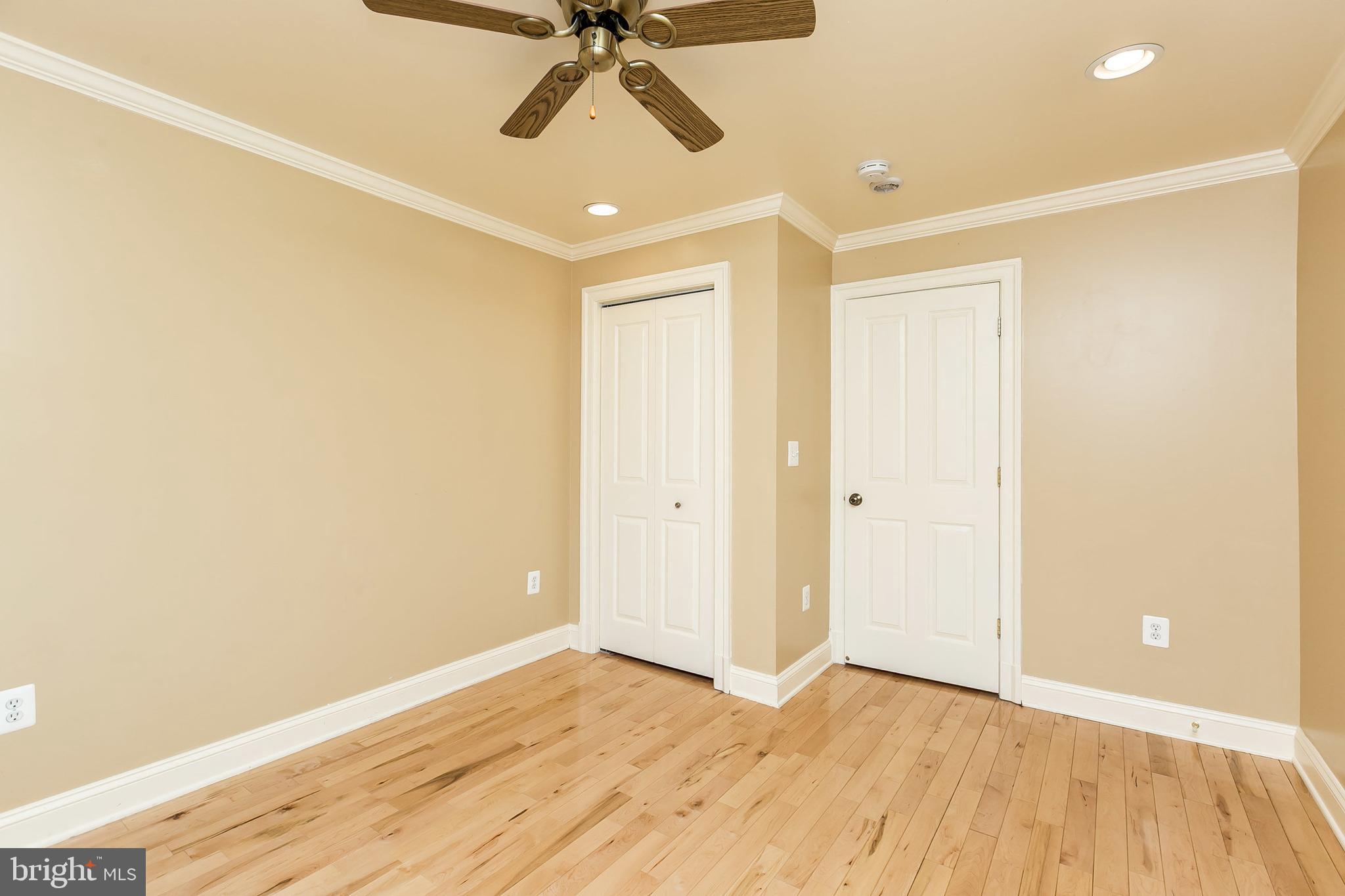 LOCUST POINT - Residential