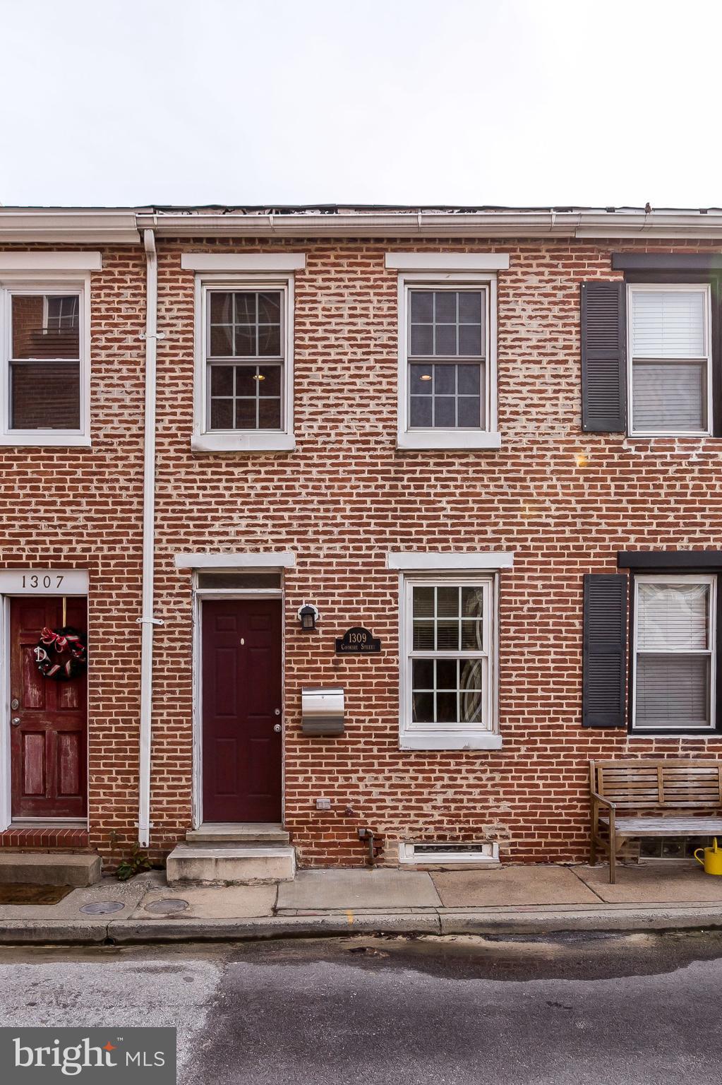 LOCUST POINT - Residential