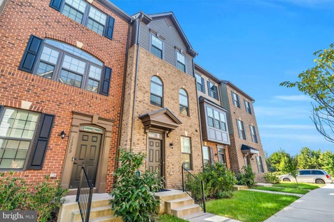 Photo of 13937 Airfoil Road, HERNDON, VA 20171 (MLS # VAFX2342104)