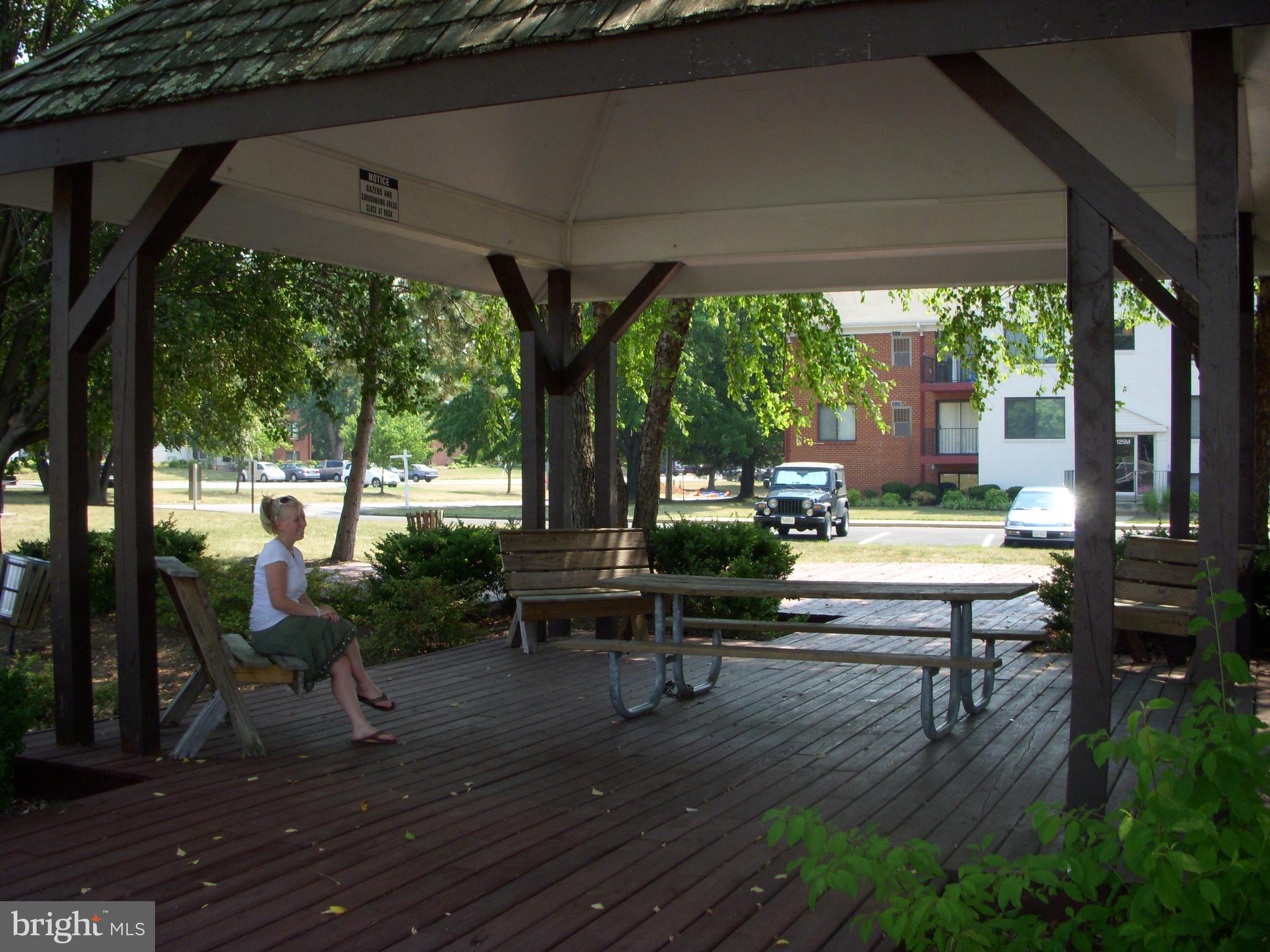 COUNTRY CLUB GREEN - Residential Lease