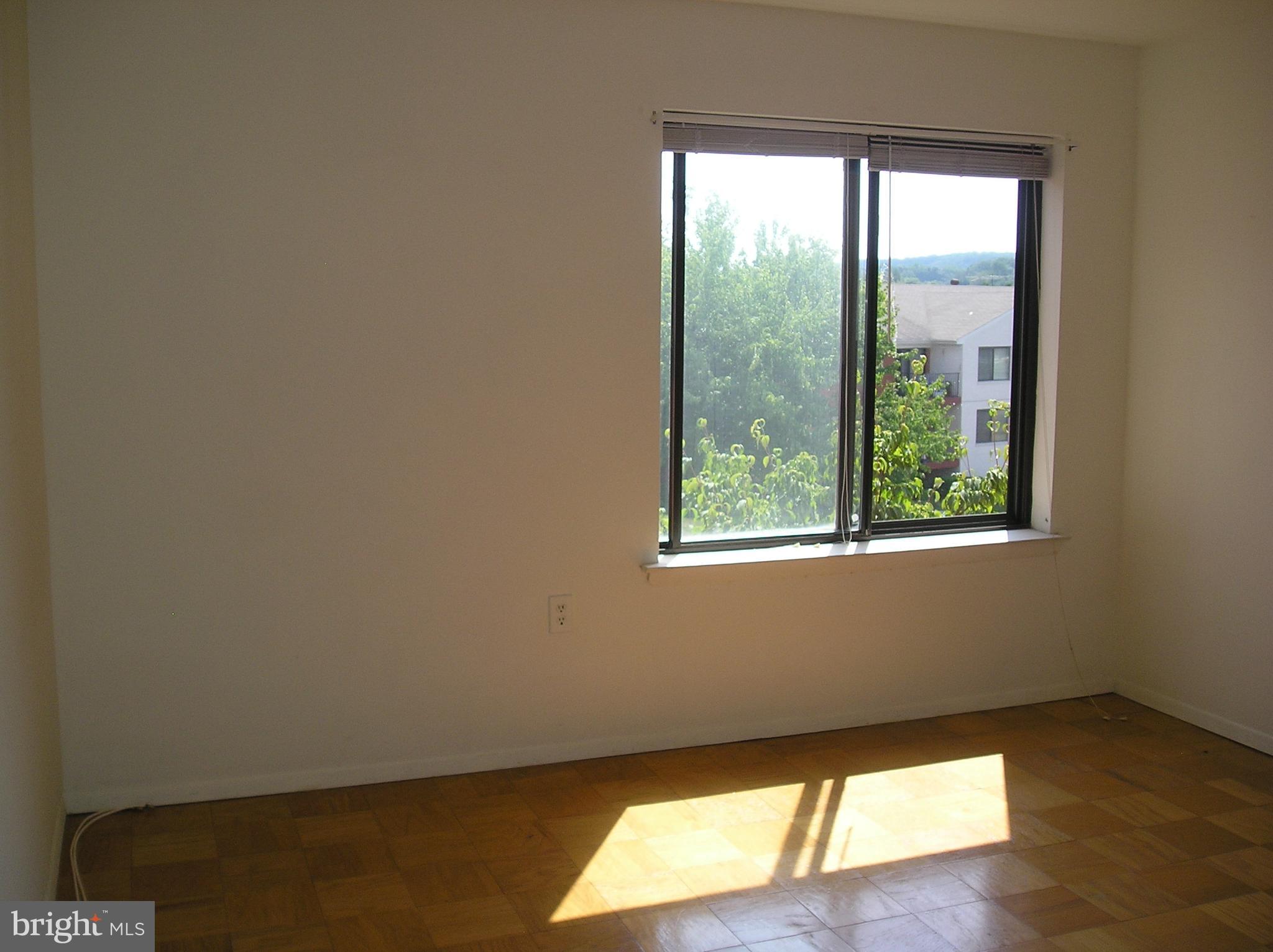 125 CLUBHOUSE DRIVE M SW 10