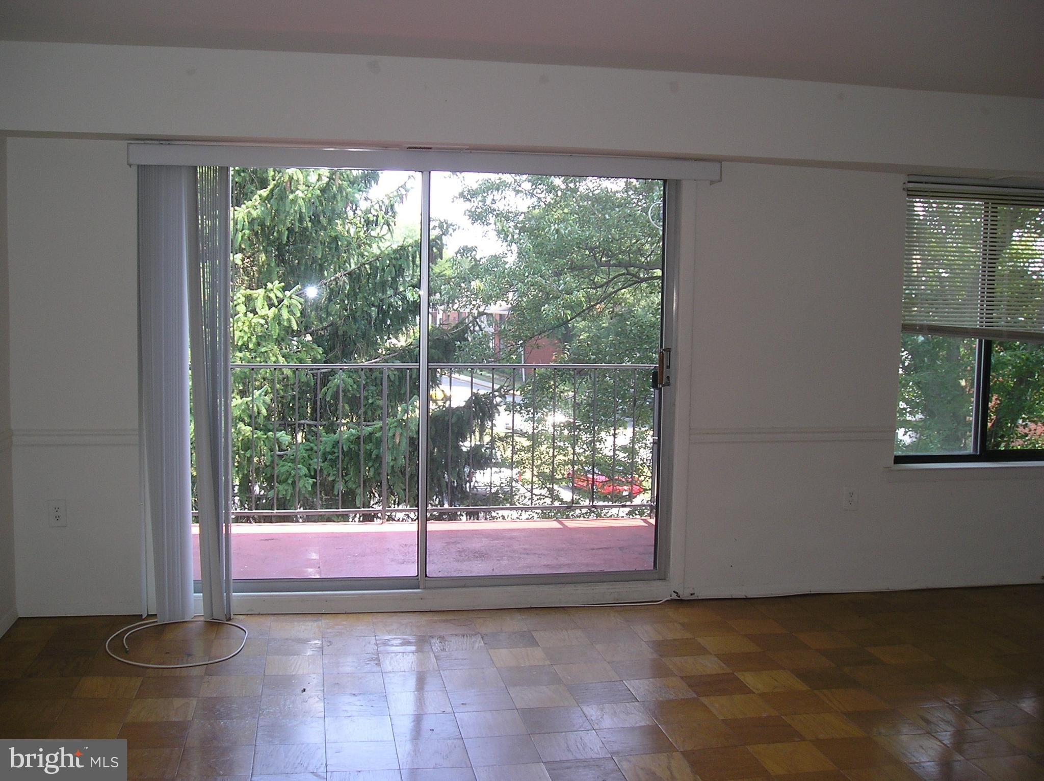 125 CLUBHOUSE DRIVE M SW 10