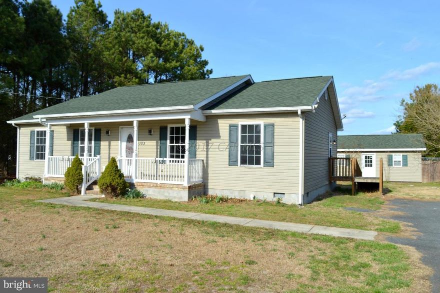 Great 3 bedroom/2 bathroom home built in 2006 on a cul-de-sac with paved driveway, handicap ramp, storage shed with electric, fenced rear yard and front porch. There is newer carpet in the spacious family room and newer laminate flooring in the living room and hall. Master suite is equipped with a full bathroom. Must see to appreciate!