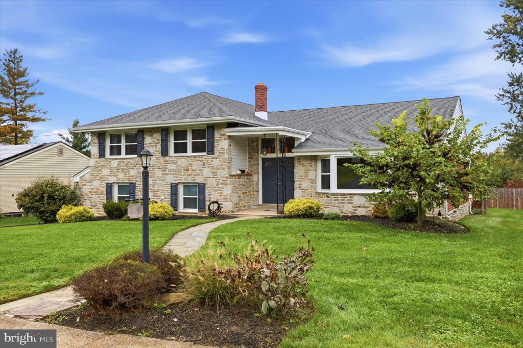 Photo of 903 Summit Lane, ORELAND, PA 19075 (MLS # PAMC2197280)