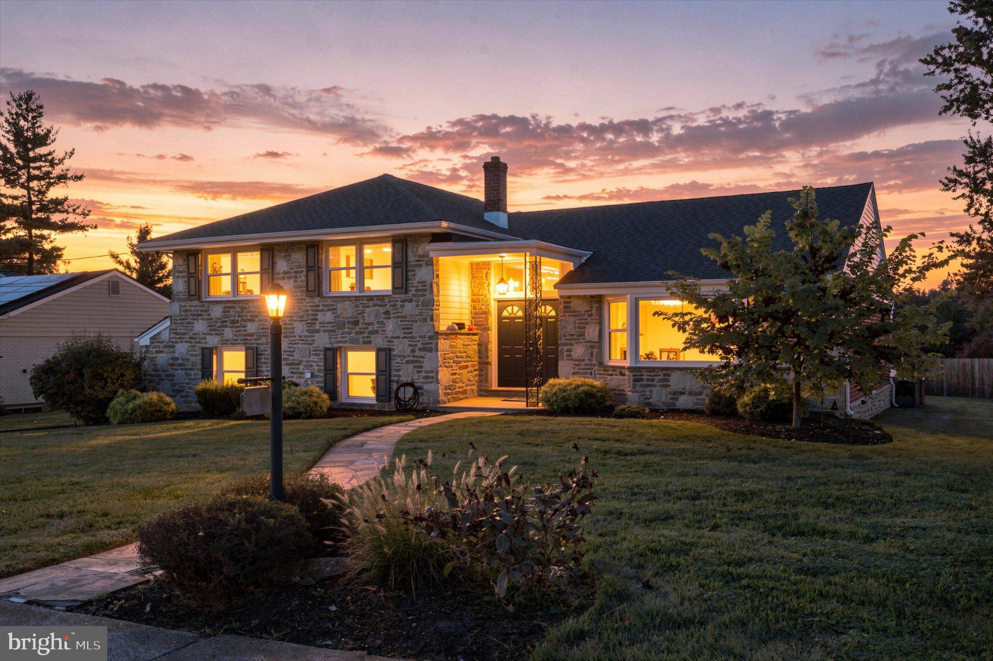 903 SUMMIT LANE