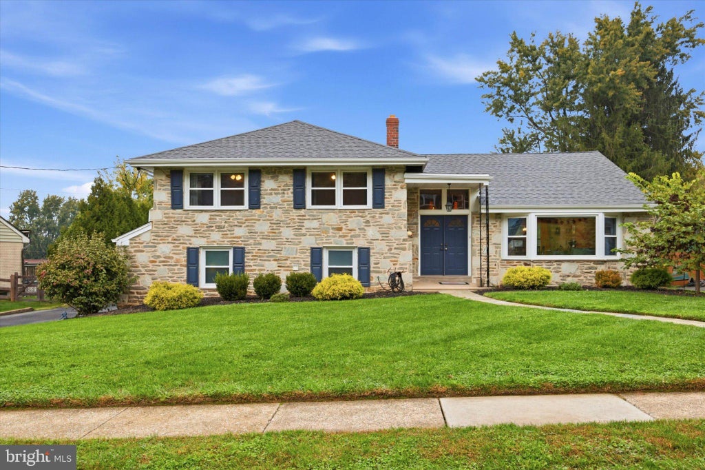 Photo of 903 Summit Lane, ORELAND, PA 19075 (MLS # PAMC2197280)