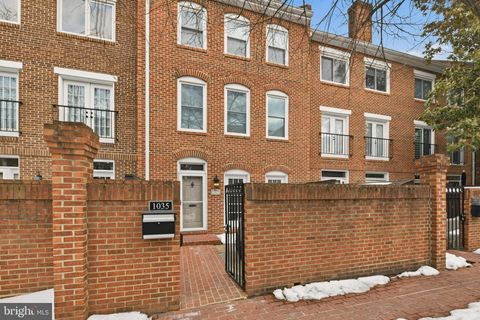 Photo of 1035 N Stafford Street, ARLINGTON, VA 22201 (MLS # VAAR2068832)